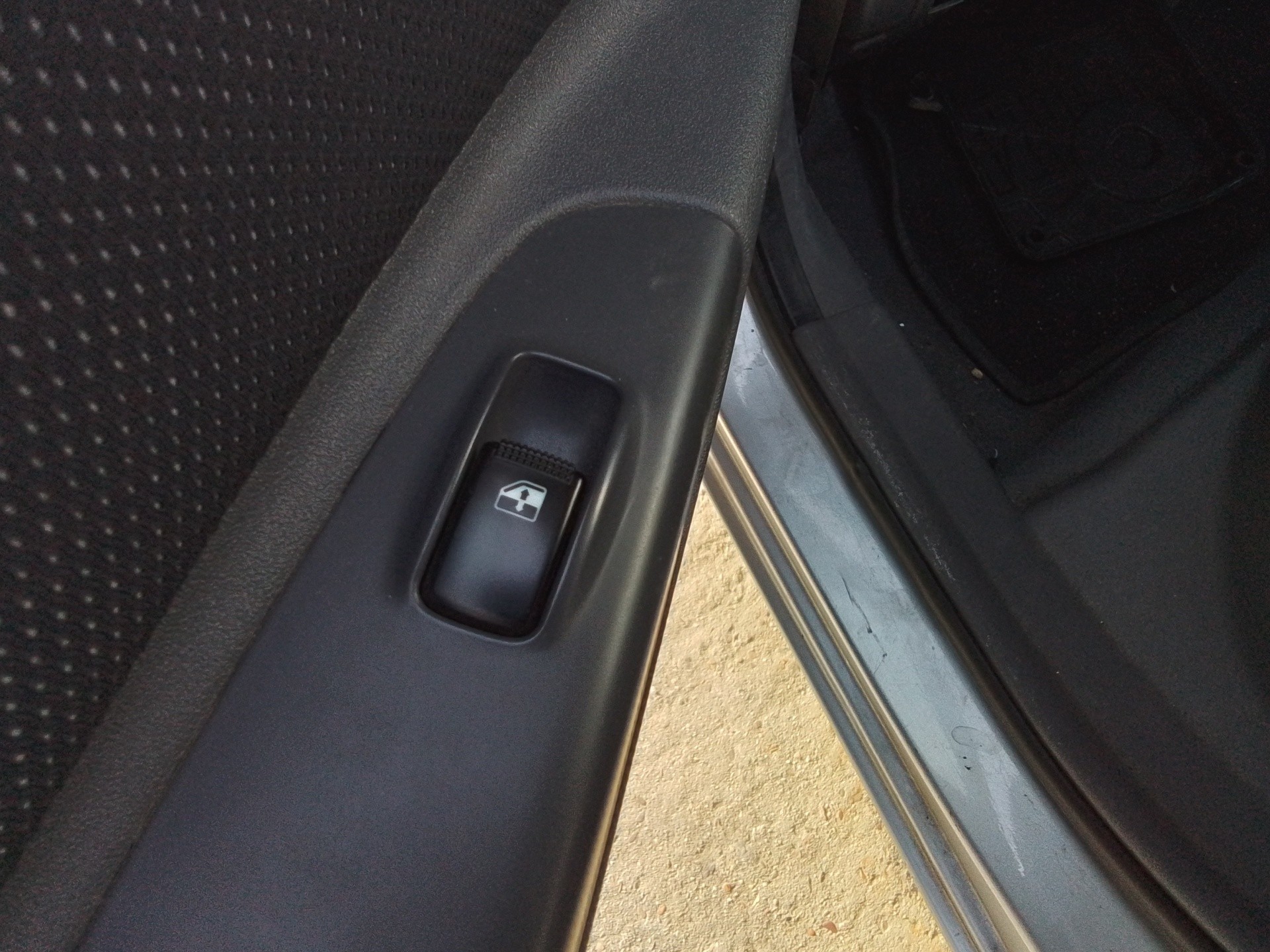 Recambio de mando elevalunas trasero izquierdo para kia rio 1.4 cat referencia OEM IAM   