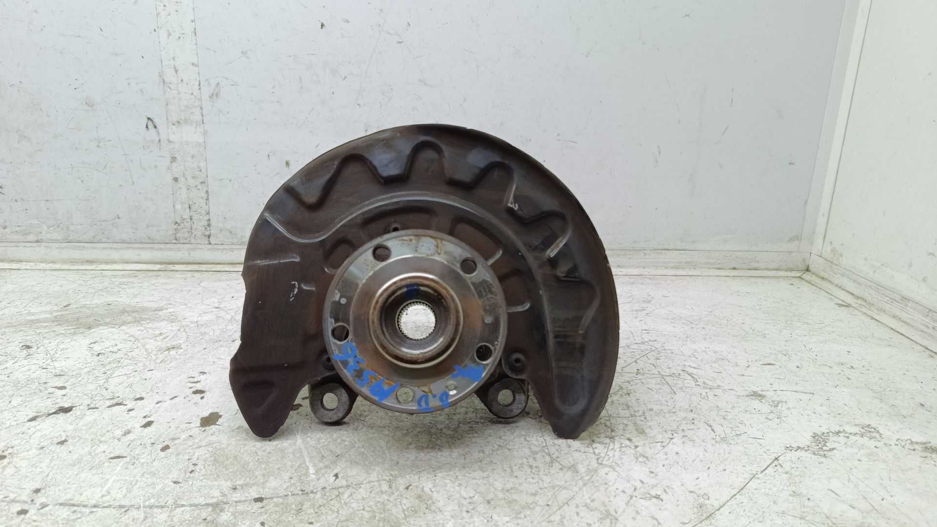 Recambio de mangueta delantera derecha para volkswagen t-roc advance r-line referencia OEM IAM 5Q0400054MD  