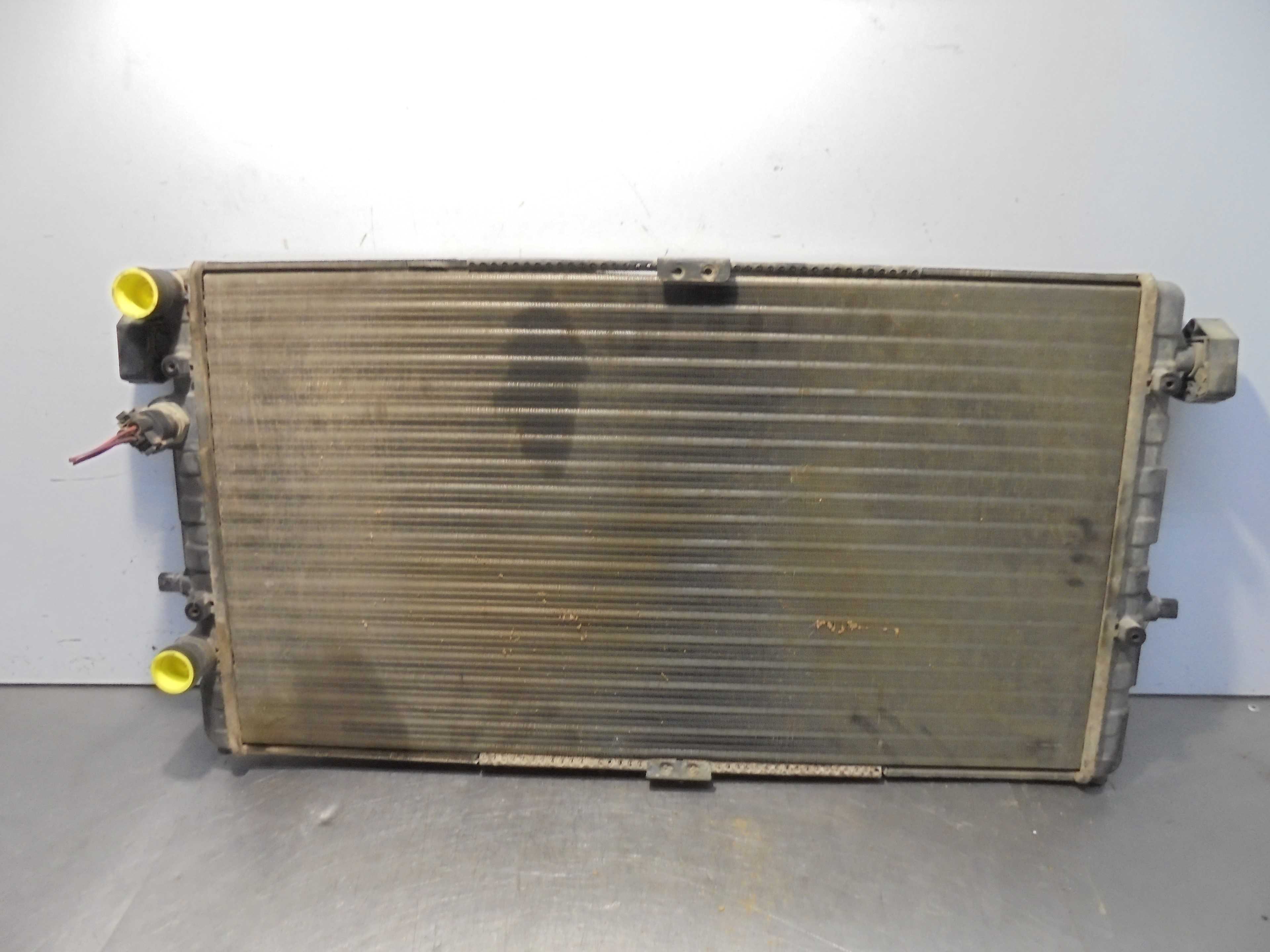 Recambio de radiador agua para seat cordoba berlina (6k2) referencia OEM IAM 860872C VALEO 