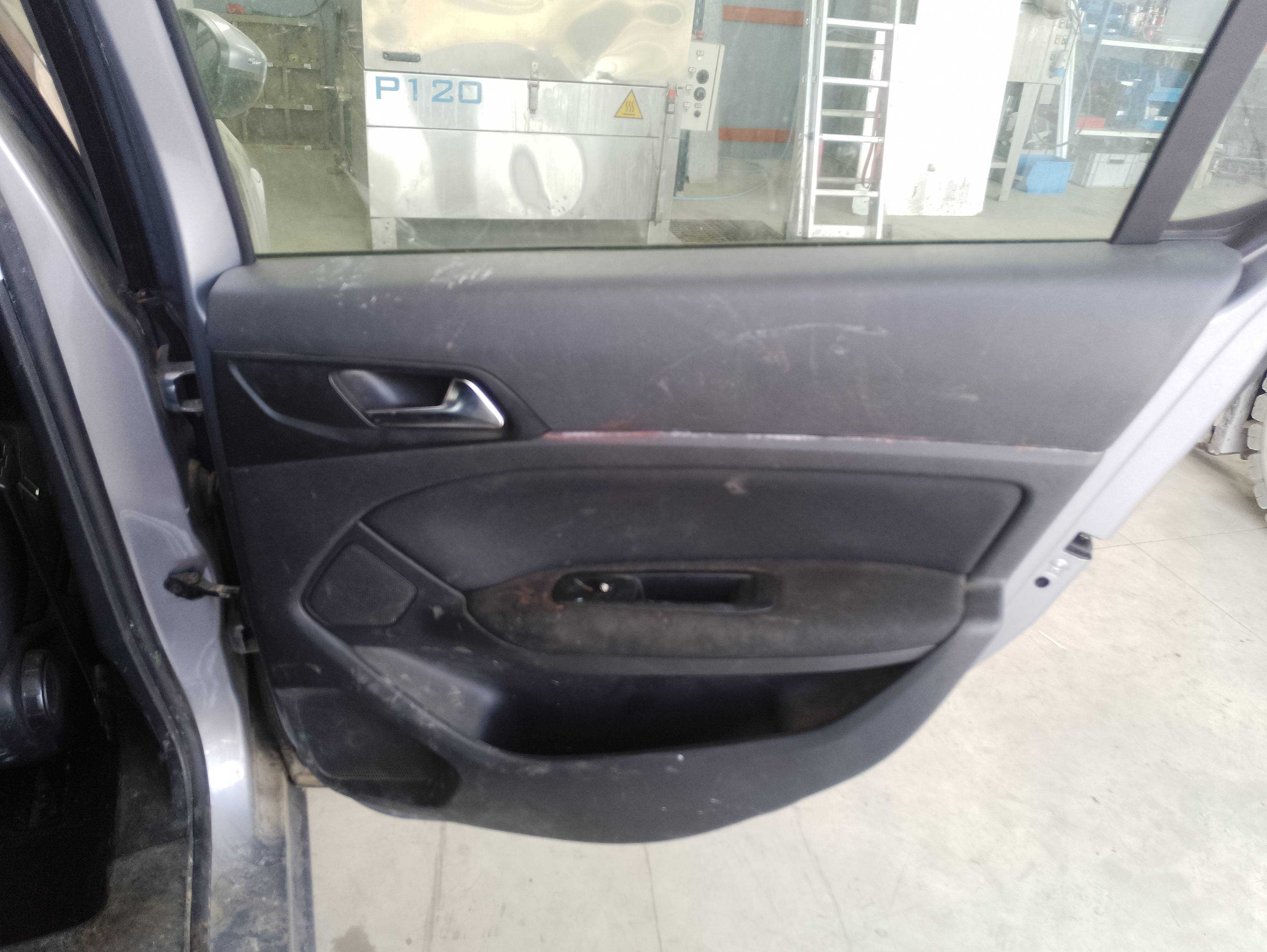 Recambio de guarnecido puerta trasera derecha para peugeot 308 active referencia OEM IAM   