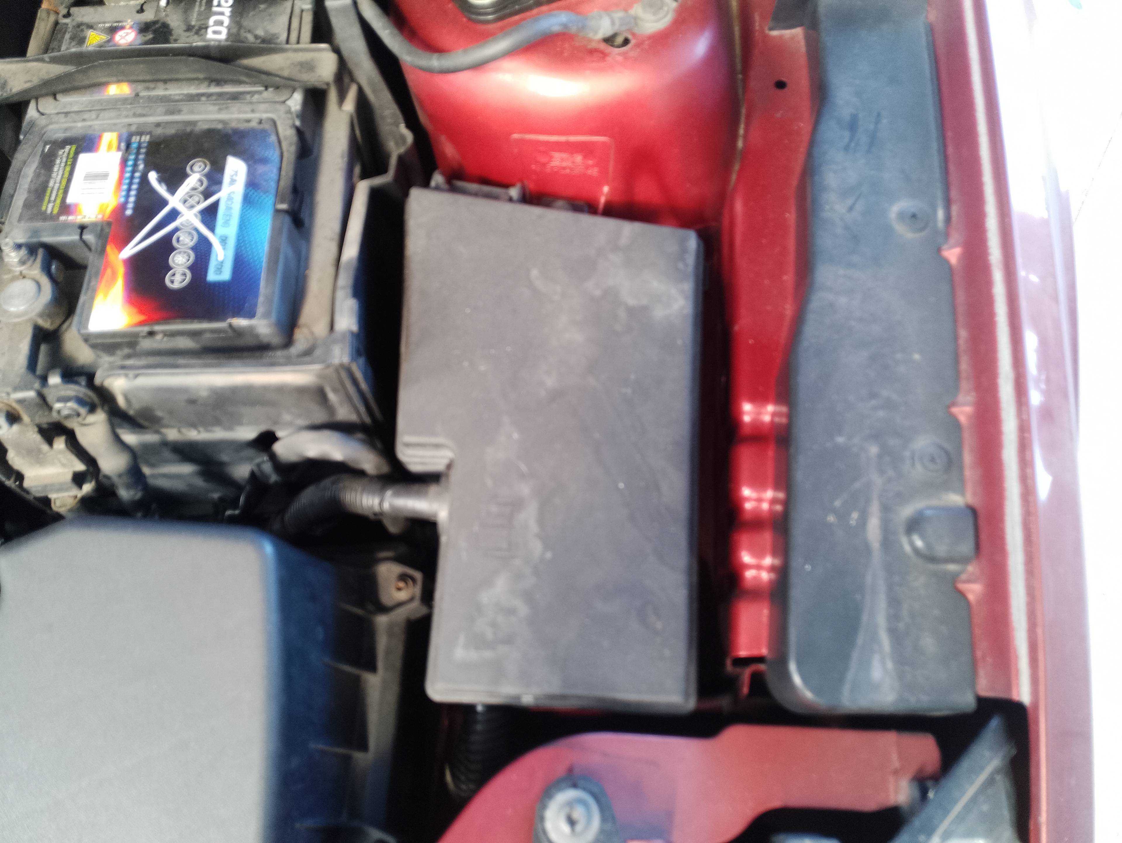 Recambio de caja reles / fusibles para ford focus berlina (cap) ambiente (d) referencia OEM IAM   