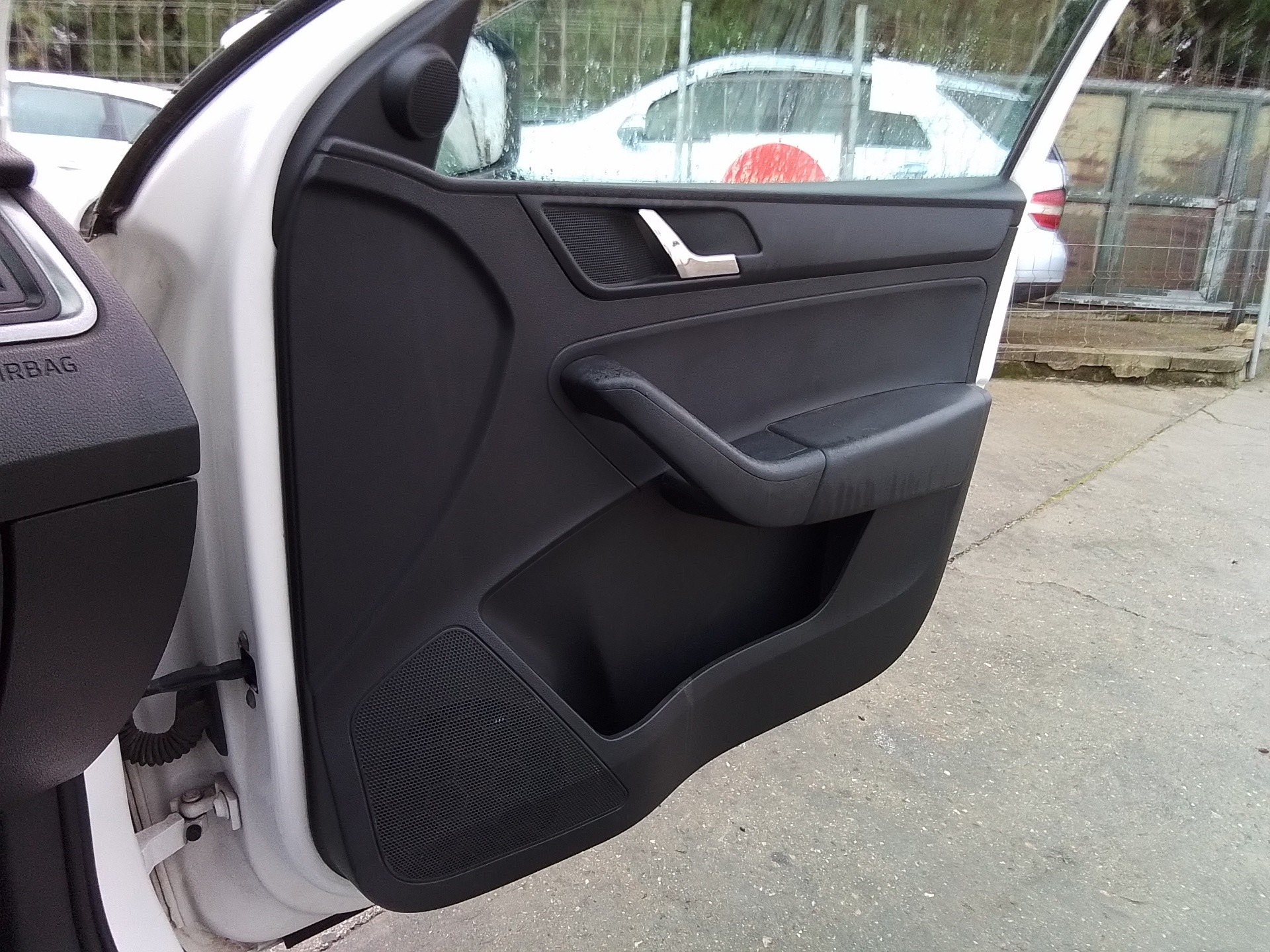 Recambio de guarnecido puerta delantera derecha para skoda rapid 1.6 tdi dpf referencia OEM IAM   