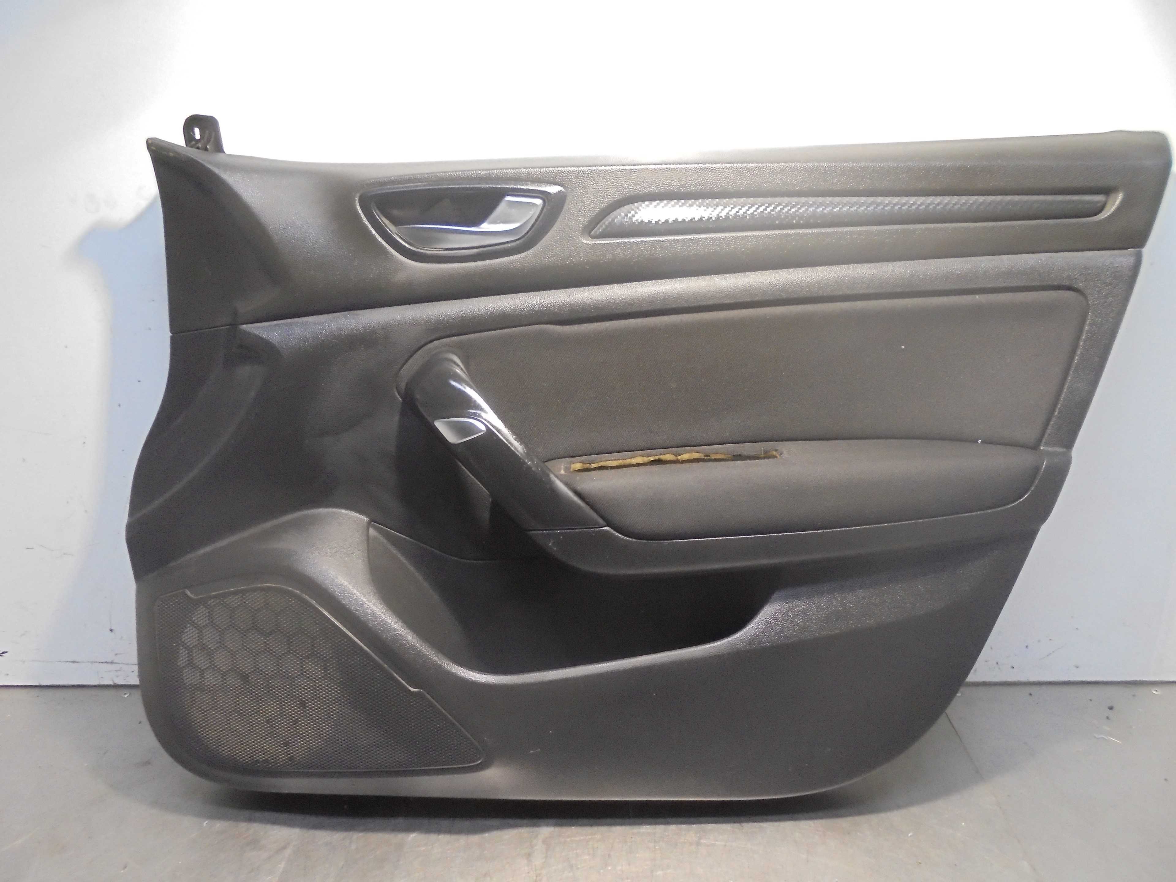 Recambio de guarnecido puerta delantera derecha para renault megane iv berlina 5p bose-edition referencia OEM IAM 153001871  