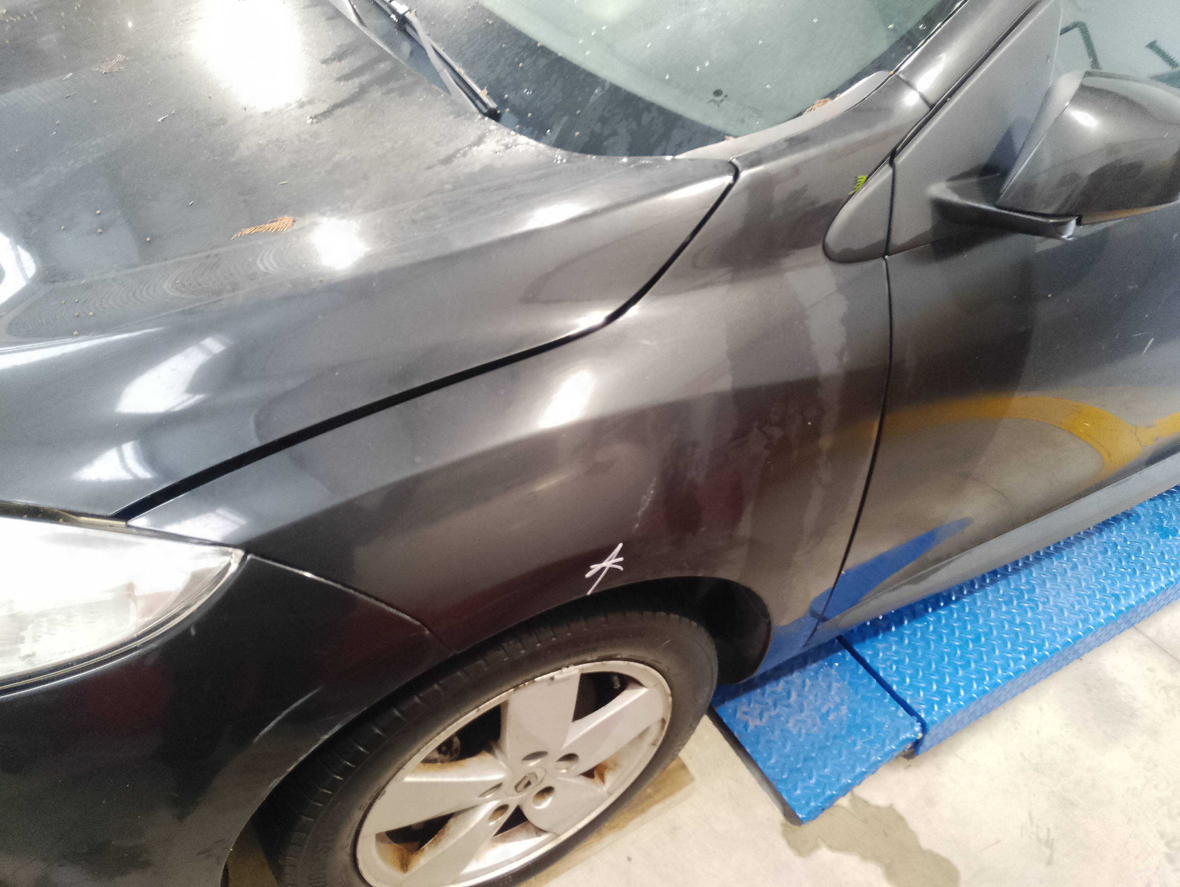 Recambio de aleta delantera izquierda para renault megane iii berlina 5 p business referencia OEM IAM   