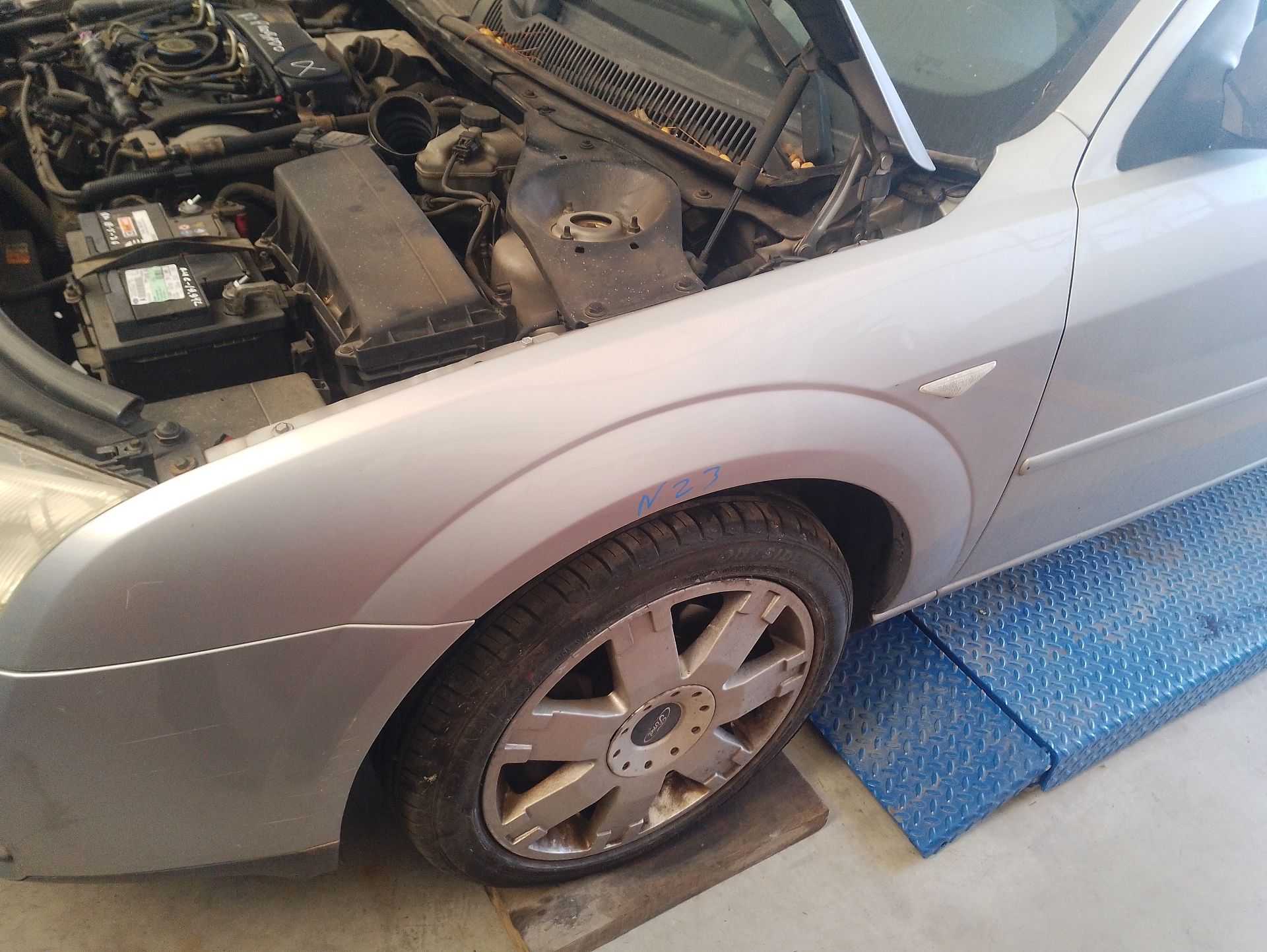 Recambio de aleta delantera izquierda para ford mondeo iii (b5y) 2.0 tdci referencia OEM IAM   