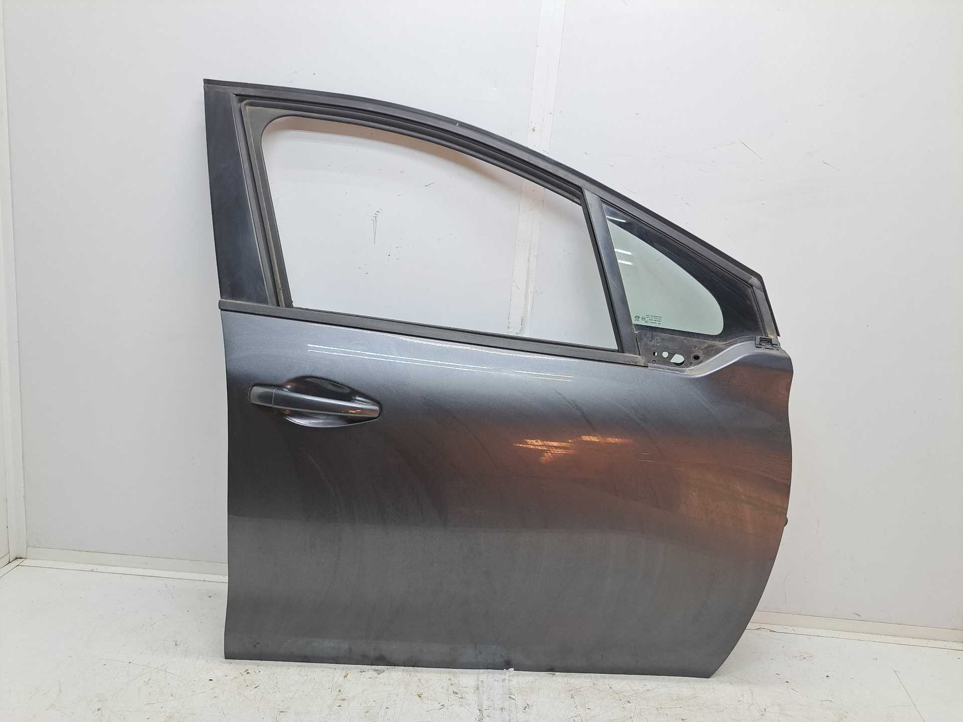 Recambio de puerta delantera derecha para peugeot 208 style referencia OEM IAM   