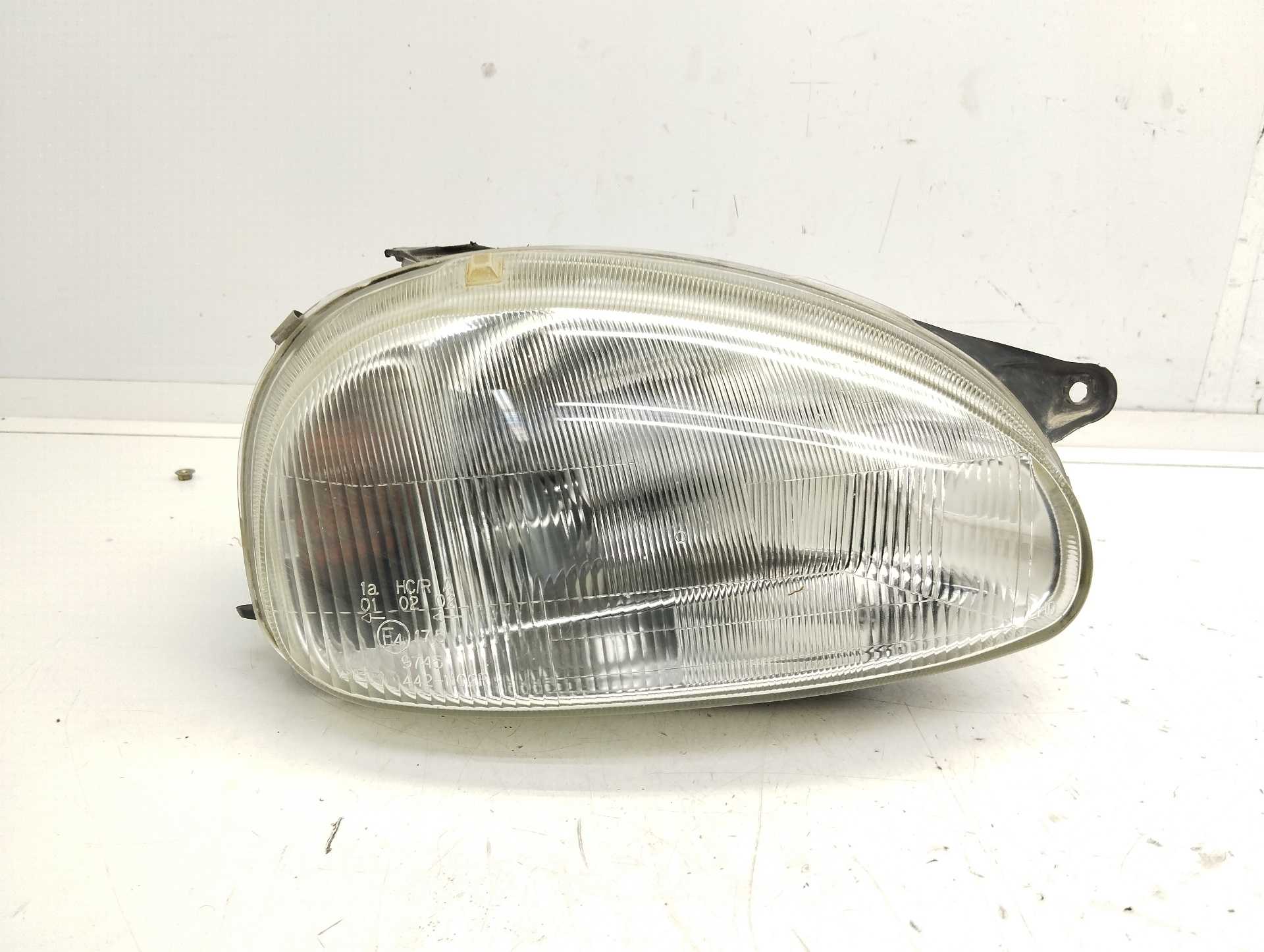 Recambio de faro derecho para opel corsa b 1.2 referencia OEM IAM   
