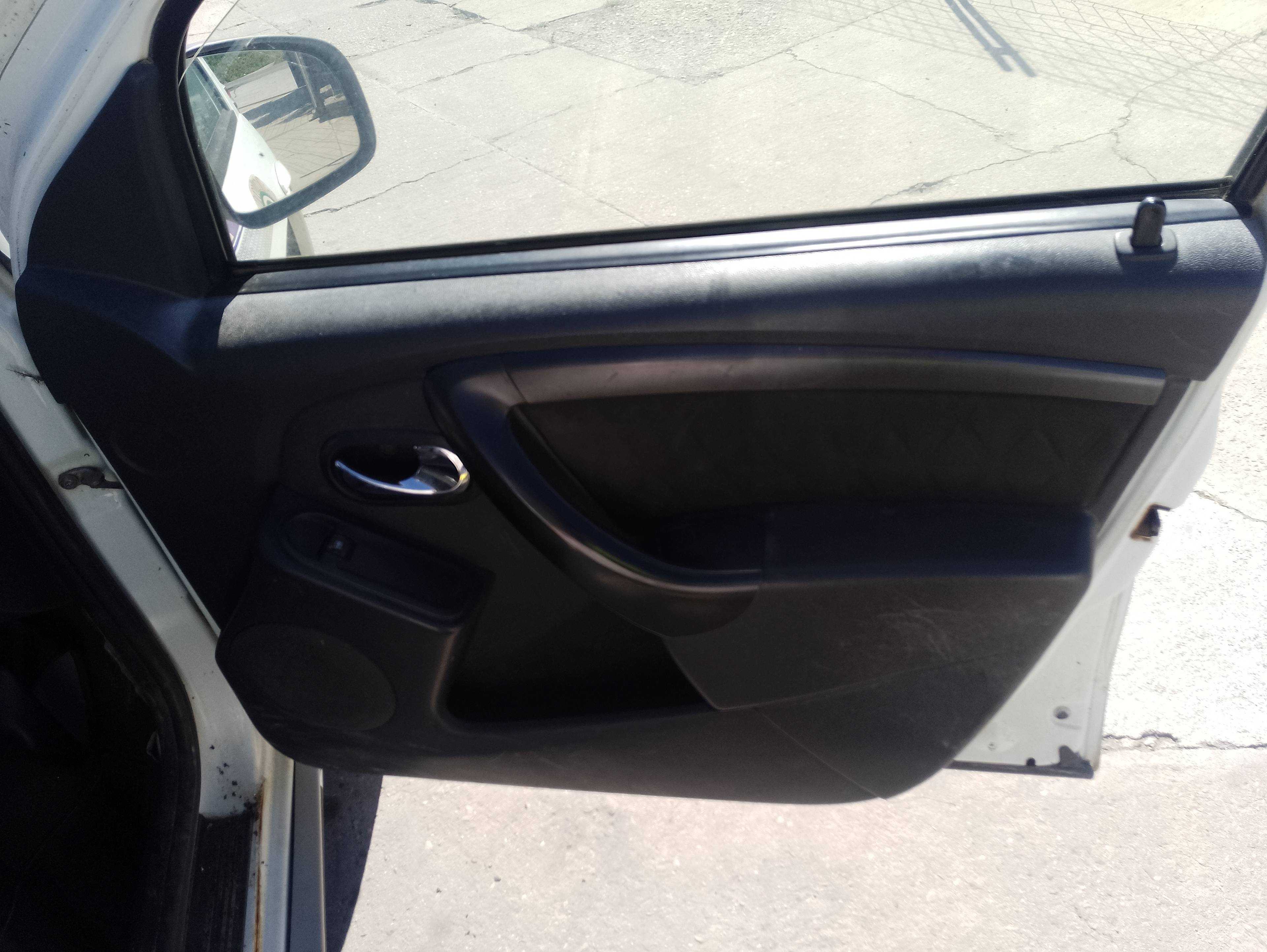 Recambio de guarnecido puerta delantera derecha para dacia duster ambiance 4x2 referencia OEM IAM   