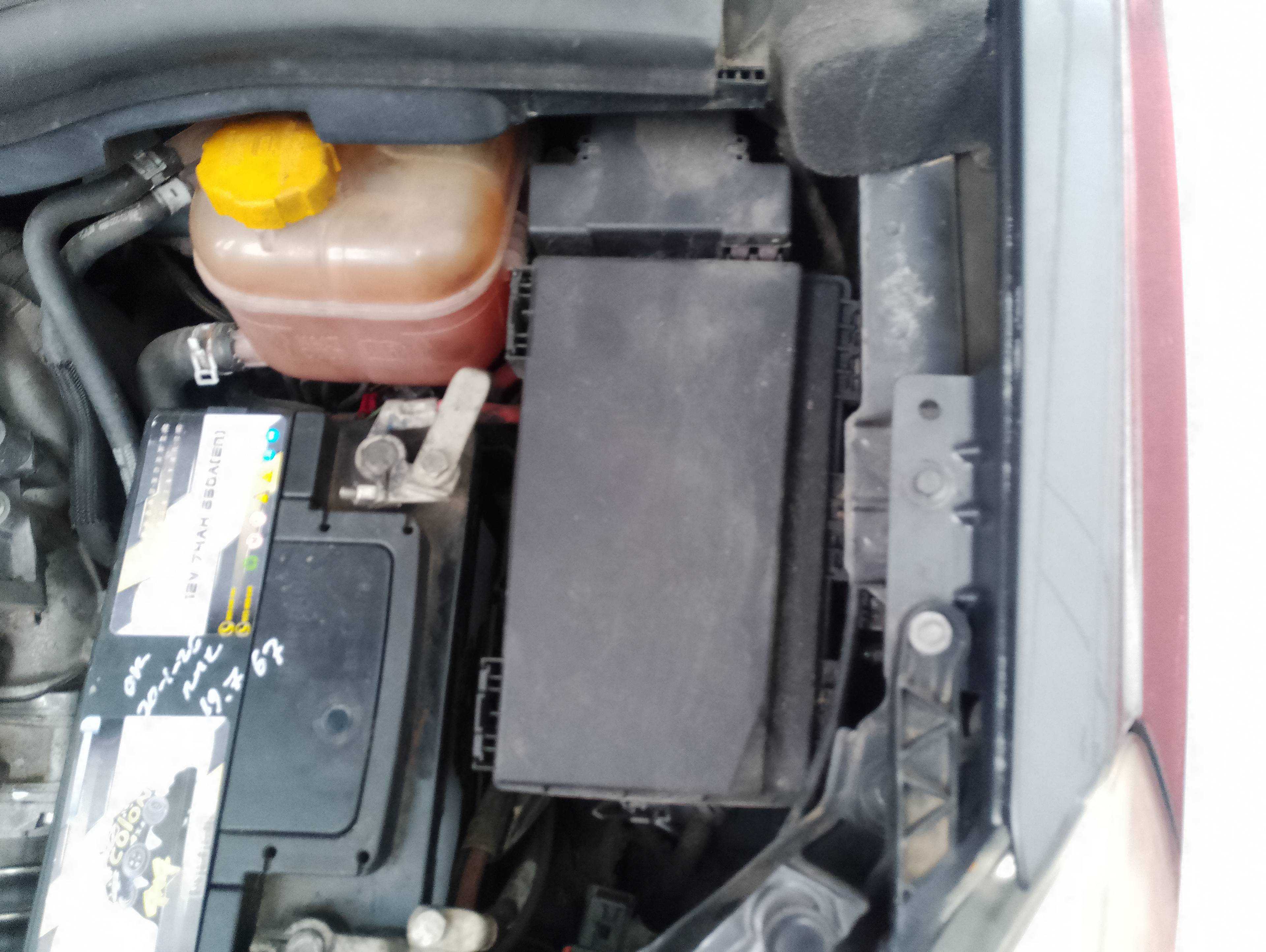 Recambio de caja reles / fusibles para opel zafira b enjoy plus referencia OEM IAM   
