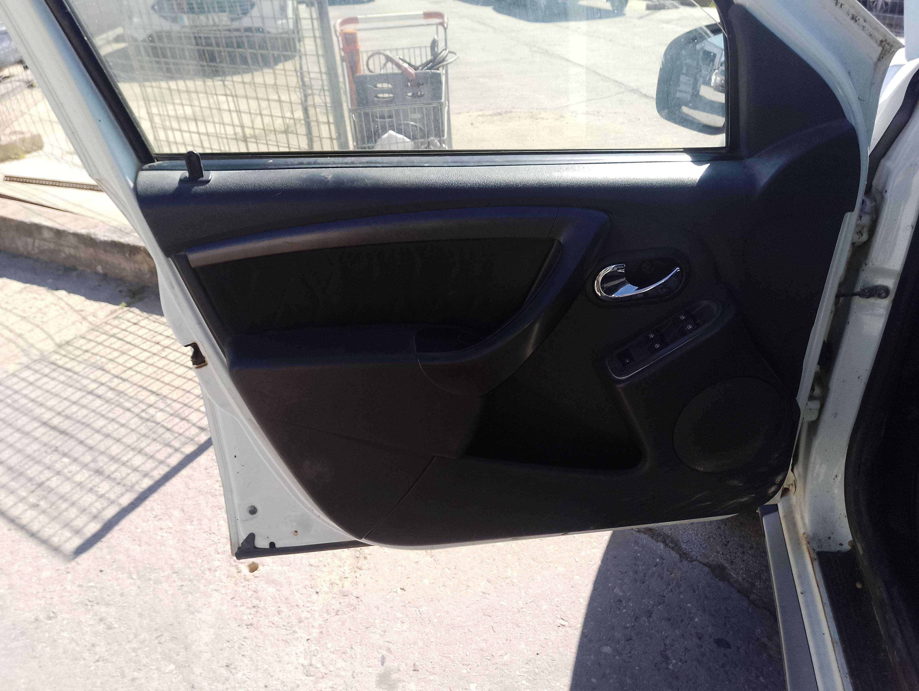 Recambio de guarnecido puerta delantera izquierda para dacia duster ambiance 4x2 referencia OEM IAM   