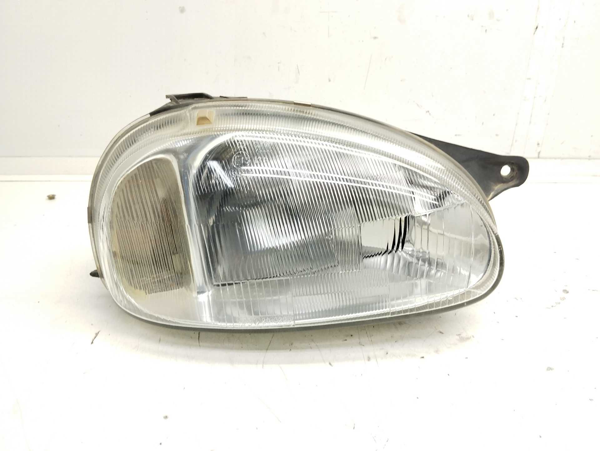 Recambio de faro derecho para opel corsa b eco referencia OEM IAM   