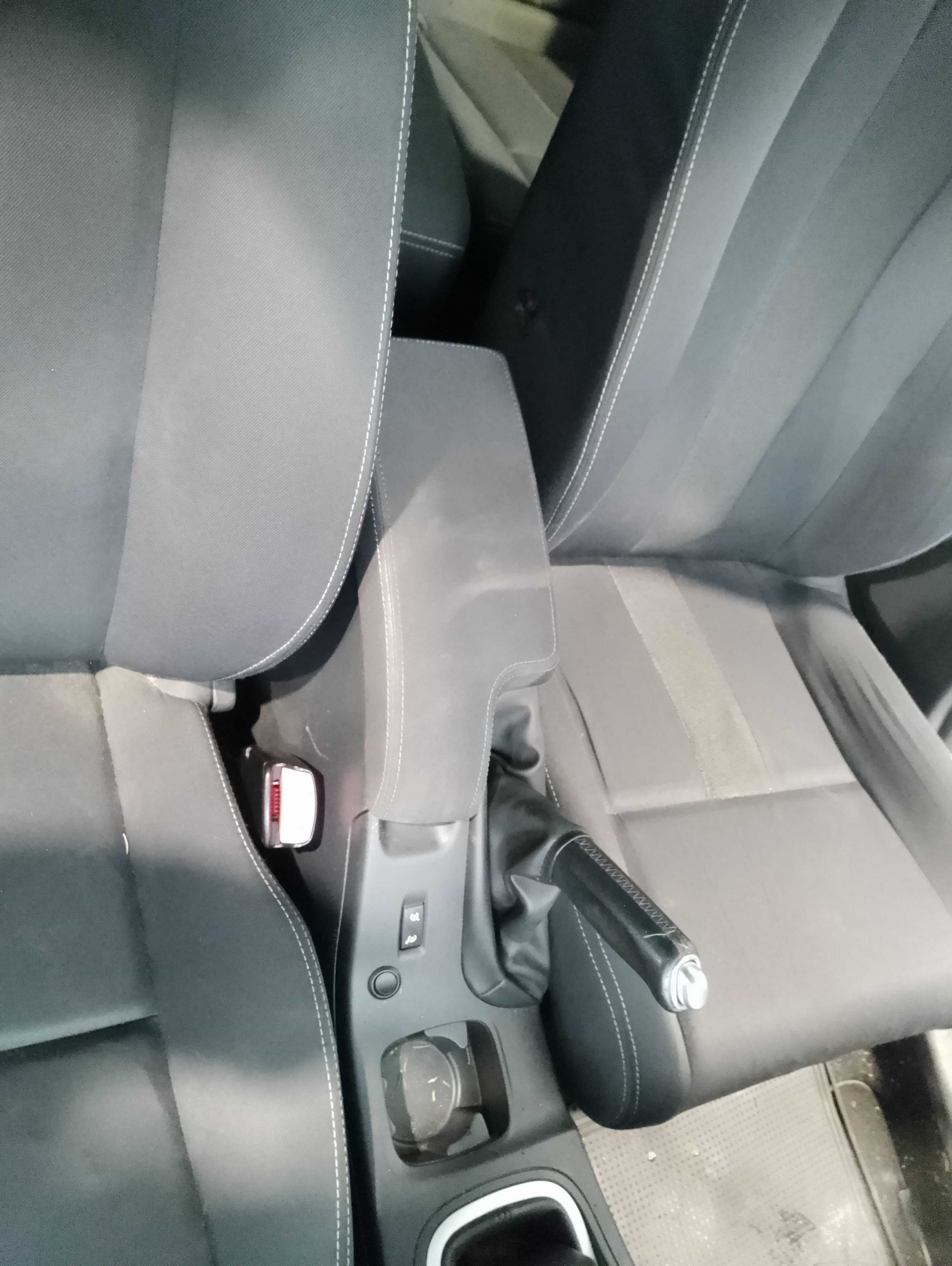 Recambio de apoyabrazos central para renault megane iii berlina 5 p business referencia OEM IAM   
