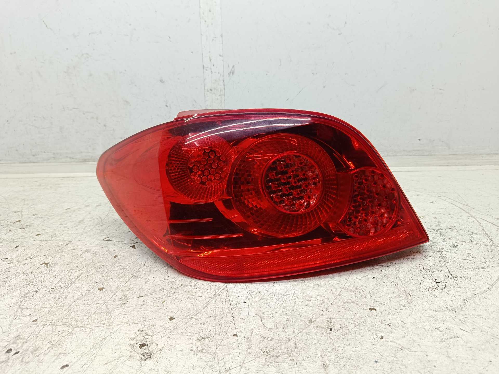 Recambio de piloto trasero izquierdo para peugeot 307 berlina (s2) d-sign referencia OEM IAM 557676B  