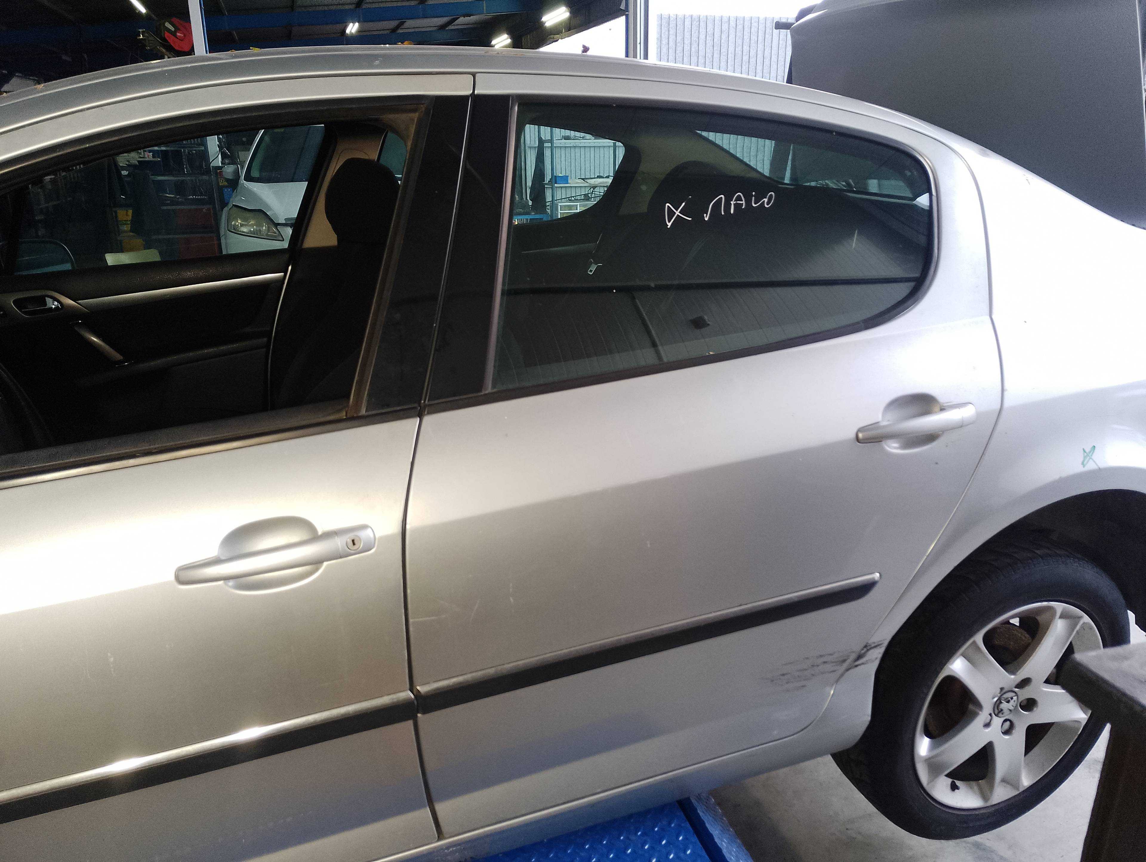 Recambio de puerta trasera izquierda para peugeot 407 st confort referencia OEM IAM   
