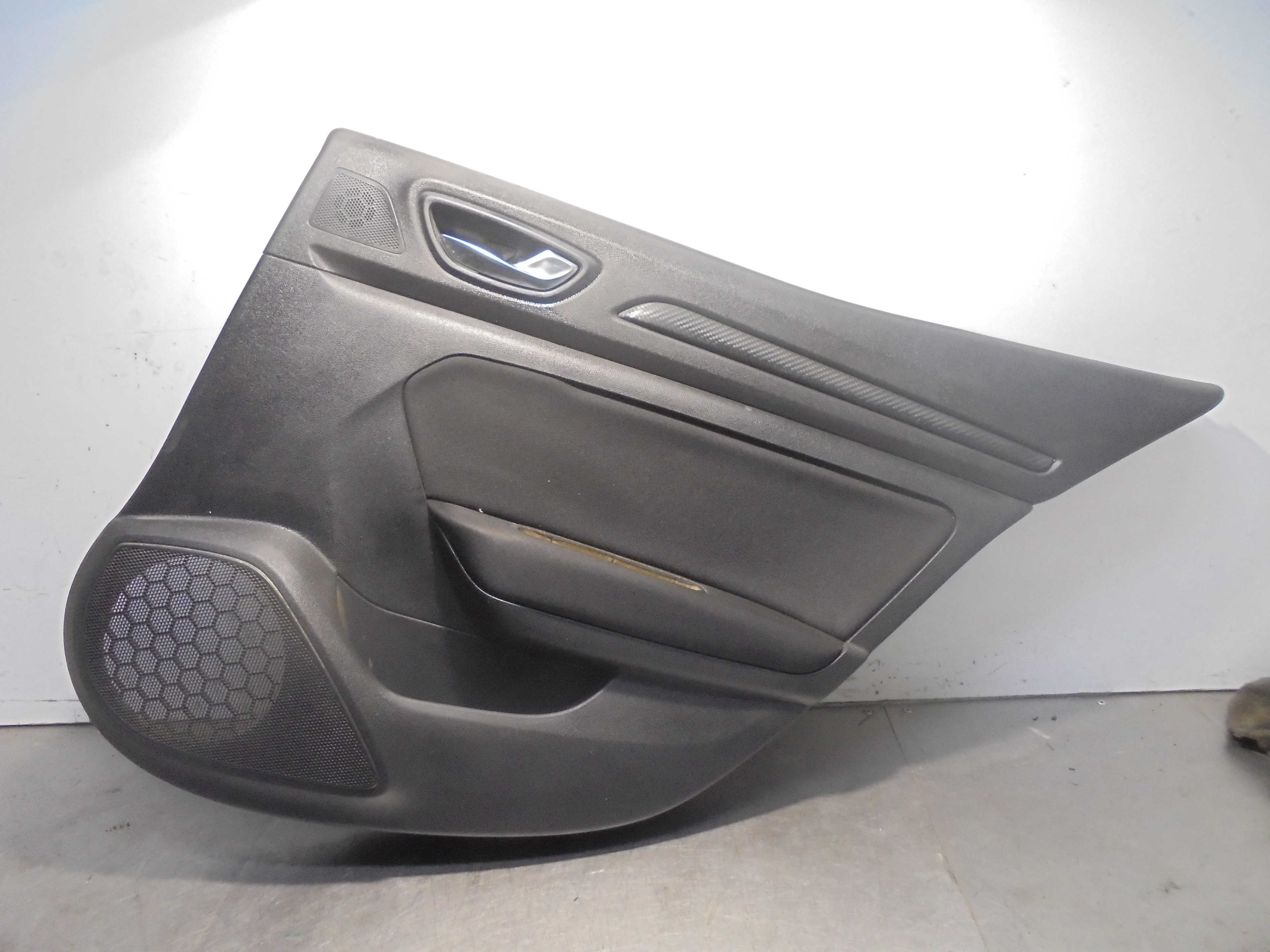 Recambio de guarnecido puerta trasera derecha para renault megane iv berlina 5p bose-edition referencia OEM IAM 153001891  