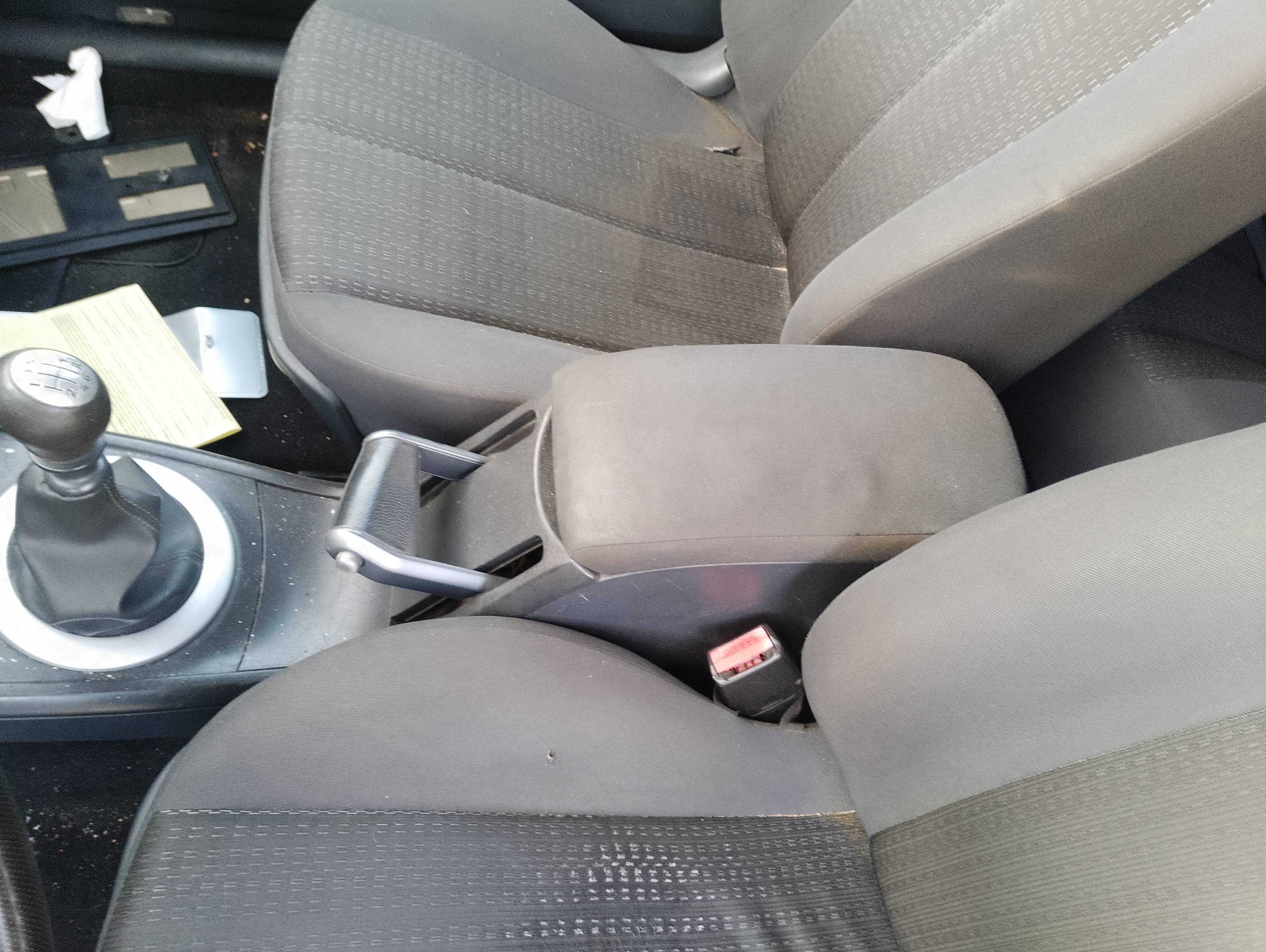 Recambio de apoyabrazos central para renault megane ii berlina 3p confort dynamique referencia OEM IAM   