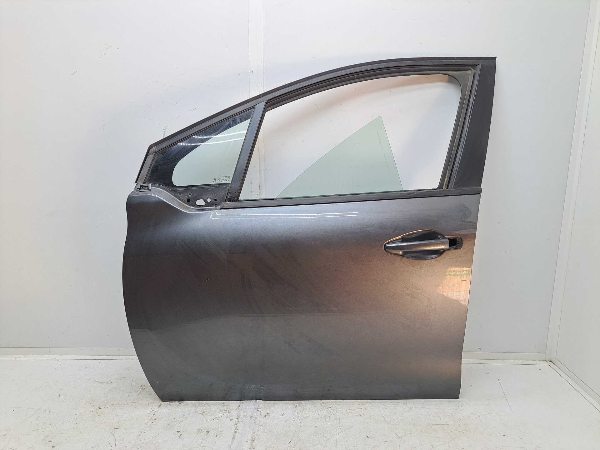 Recambio de puerta delantera izquierda para peugeot 208 style referencia OEM IAM   