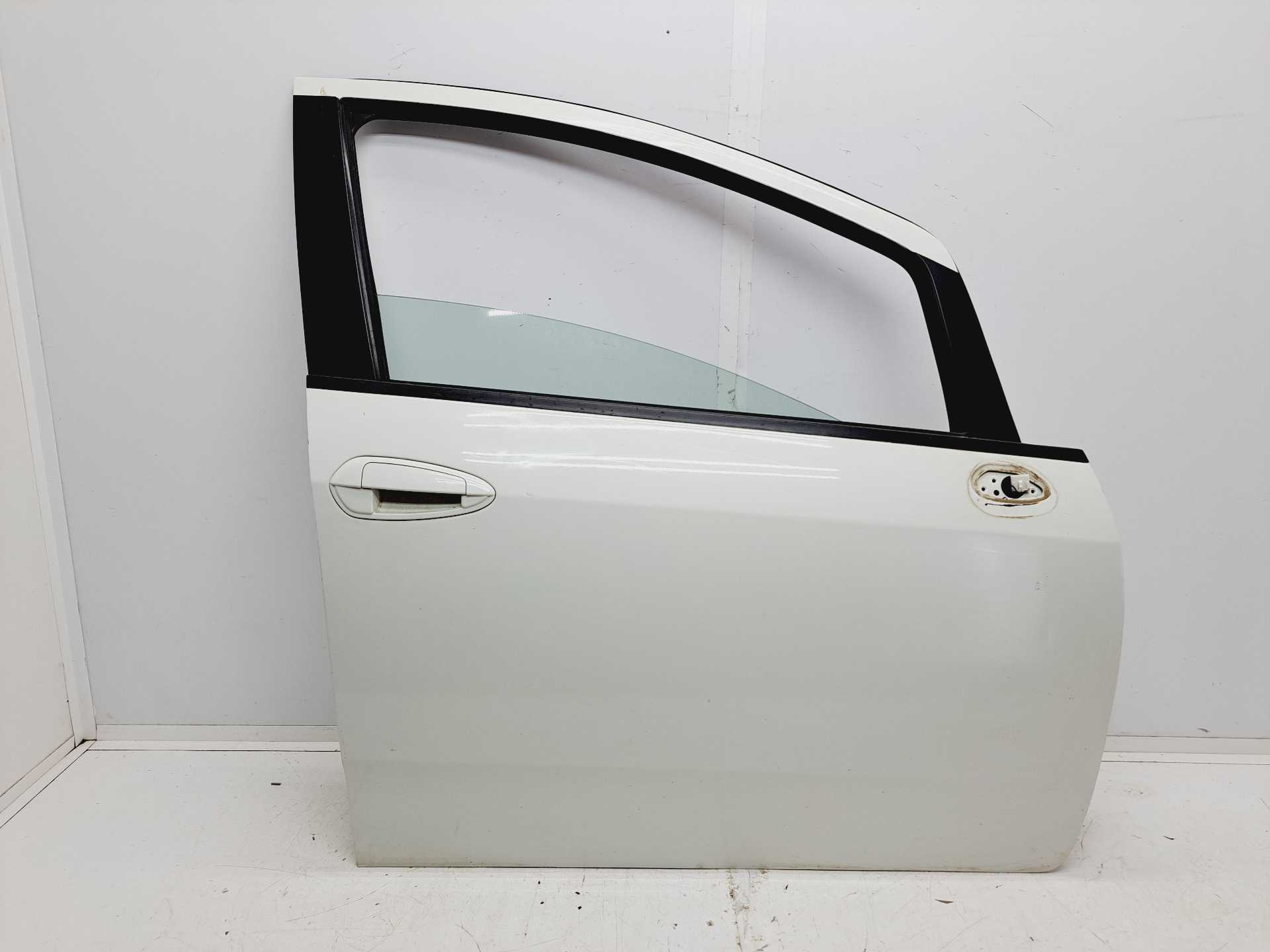 Recambio de puerta delantera derecha para fiat punto (evo) (199) dynamic referencia OEM IAM 51846214  