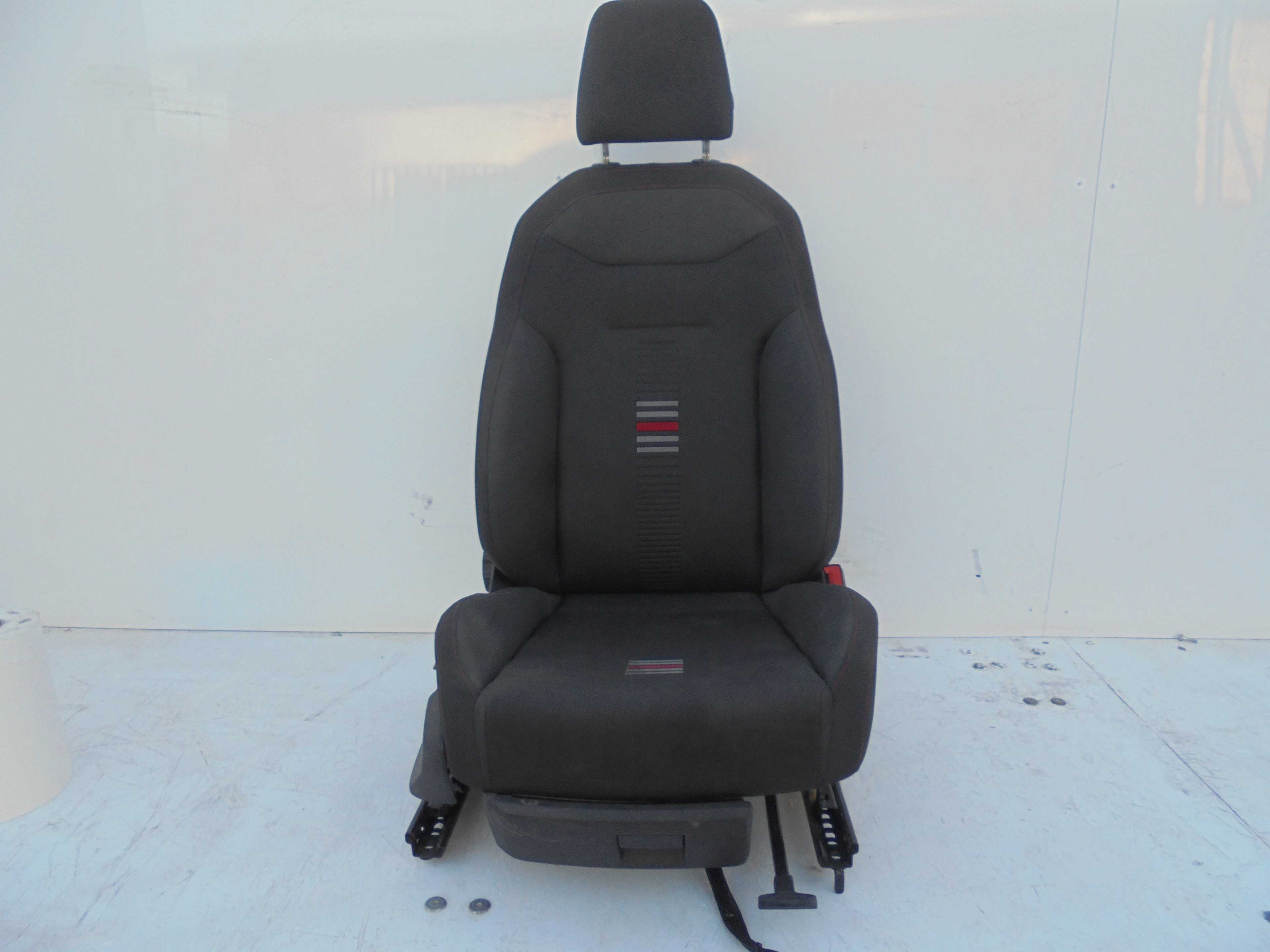 Recambio de asiento delantero derecho para seat arona fr referencia OEM IAM   