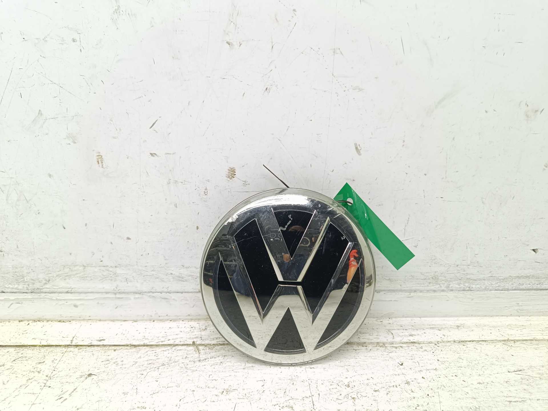 Recambio de emblema para volkswagen t-roc advance r-line referencia OEM IAM 2GA853601  
