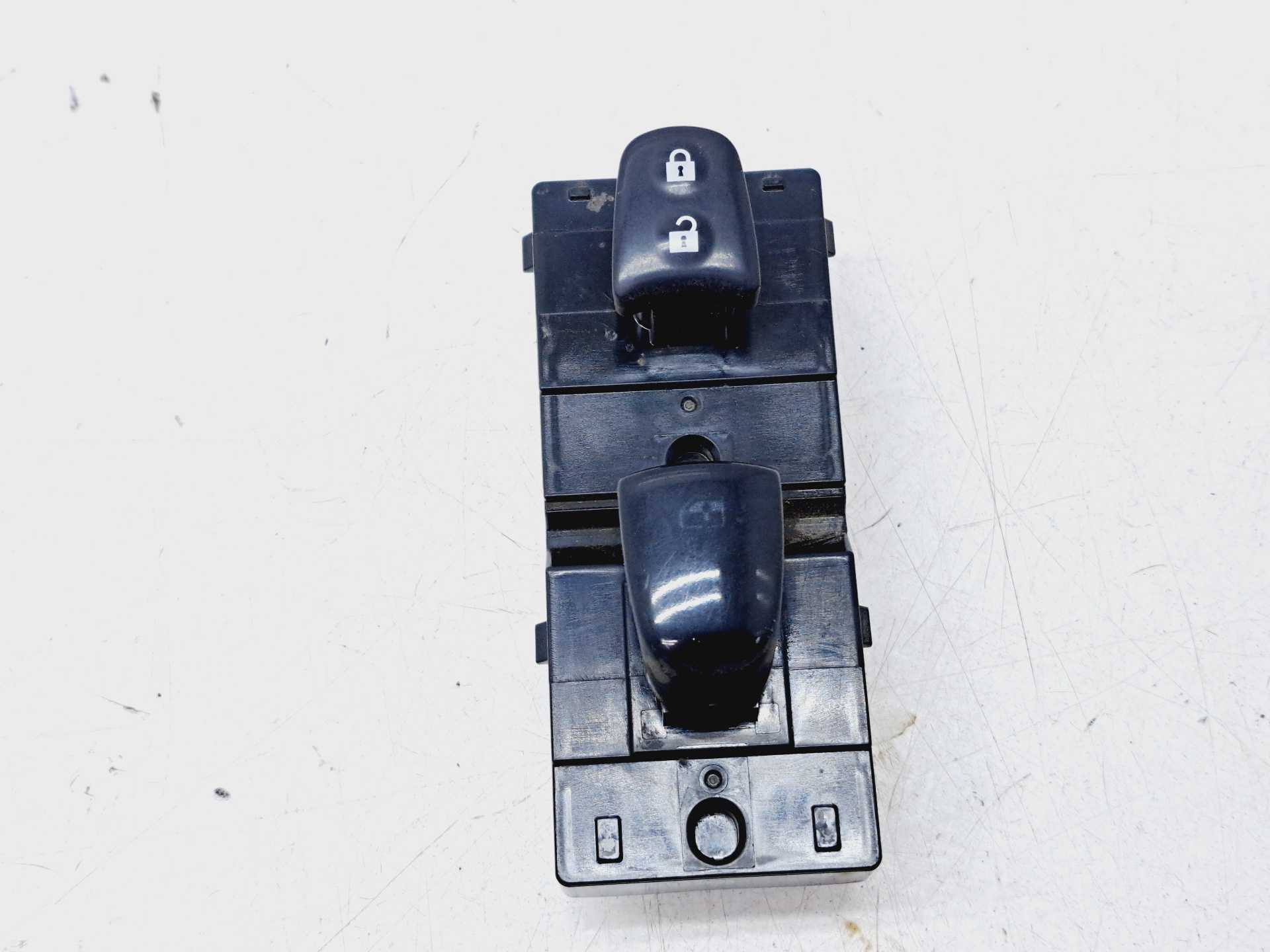 Recambio de mando elevalunas delantero derecho para renault kadjar bose edition referencia OEM IAM 254116595R  