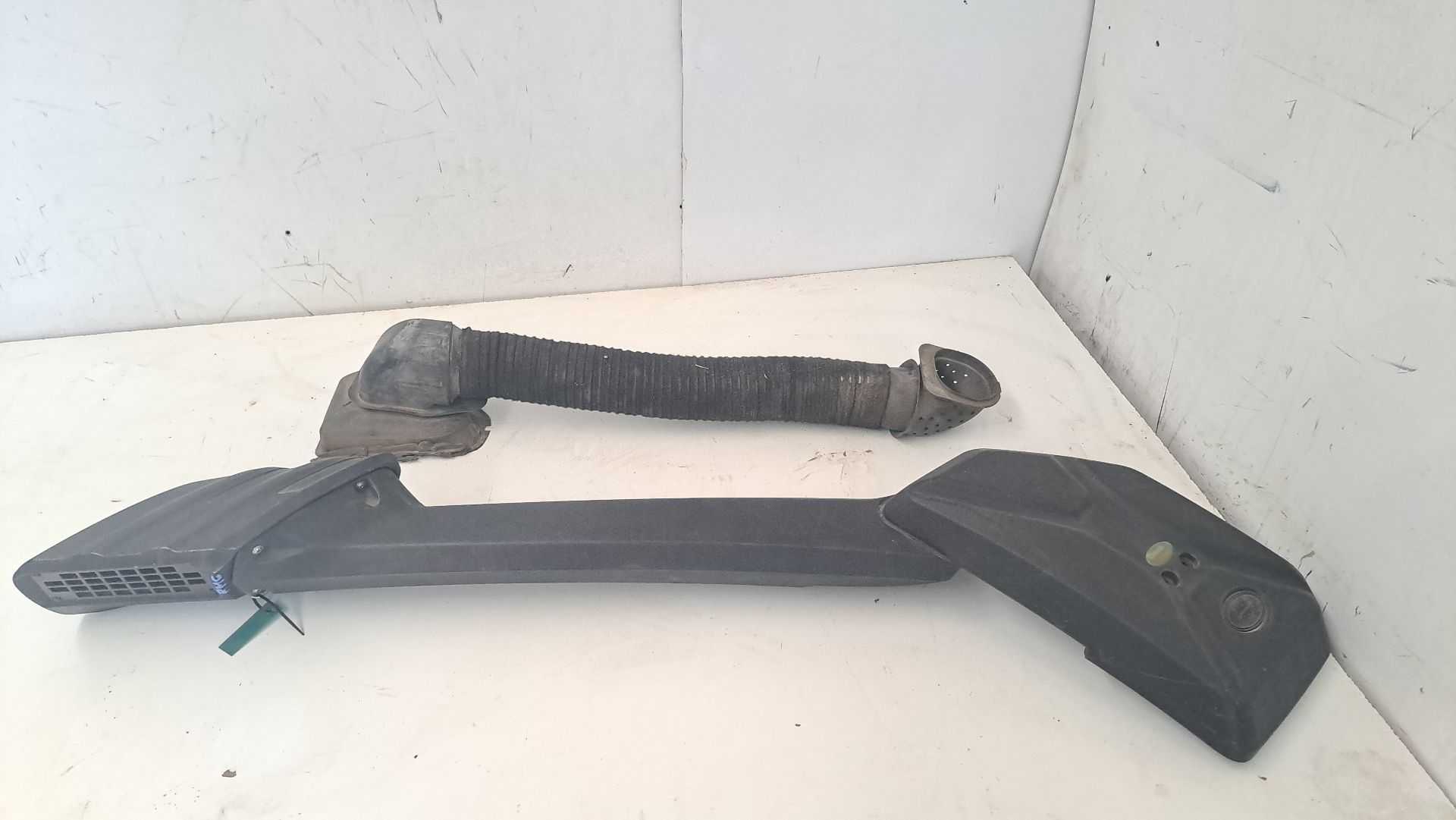 Recambio de snorkel para land rover discovery v6 td edition 60 yrs referencia OEM IAM adl790040 4619625109 