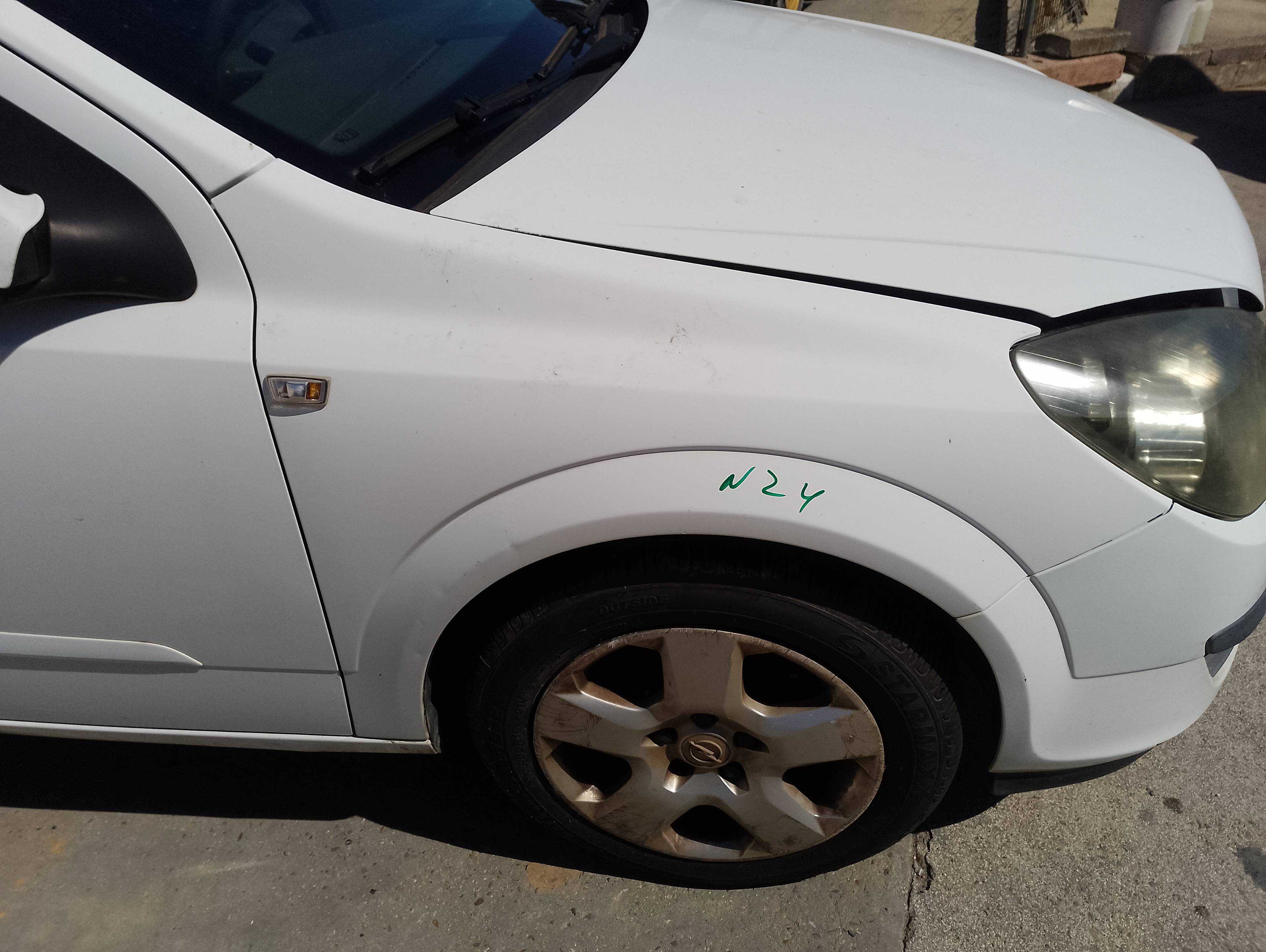 Recambio de aleta delantera derecha para opel astra h berlina cosmo referencia OEM IAM   