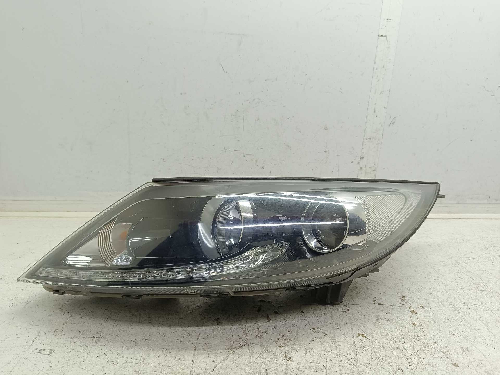 Recambio de faro izquierdo para kia sportage business 2wd referencia OEM IAM 921013U250  