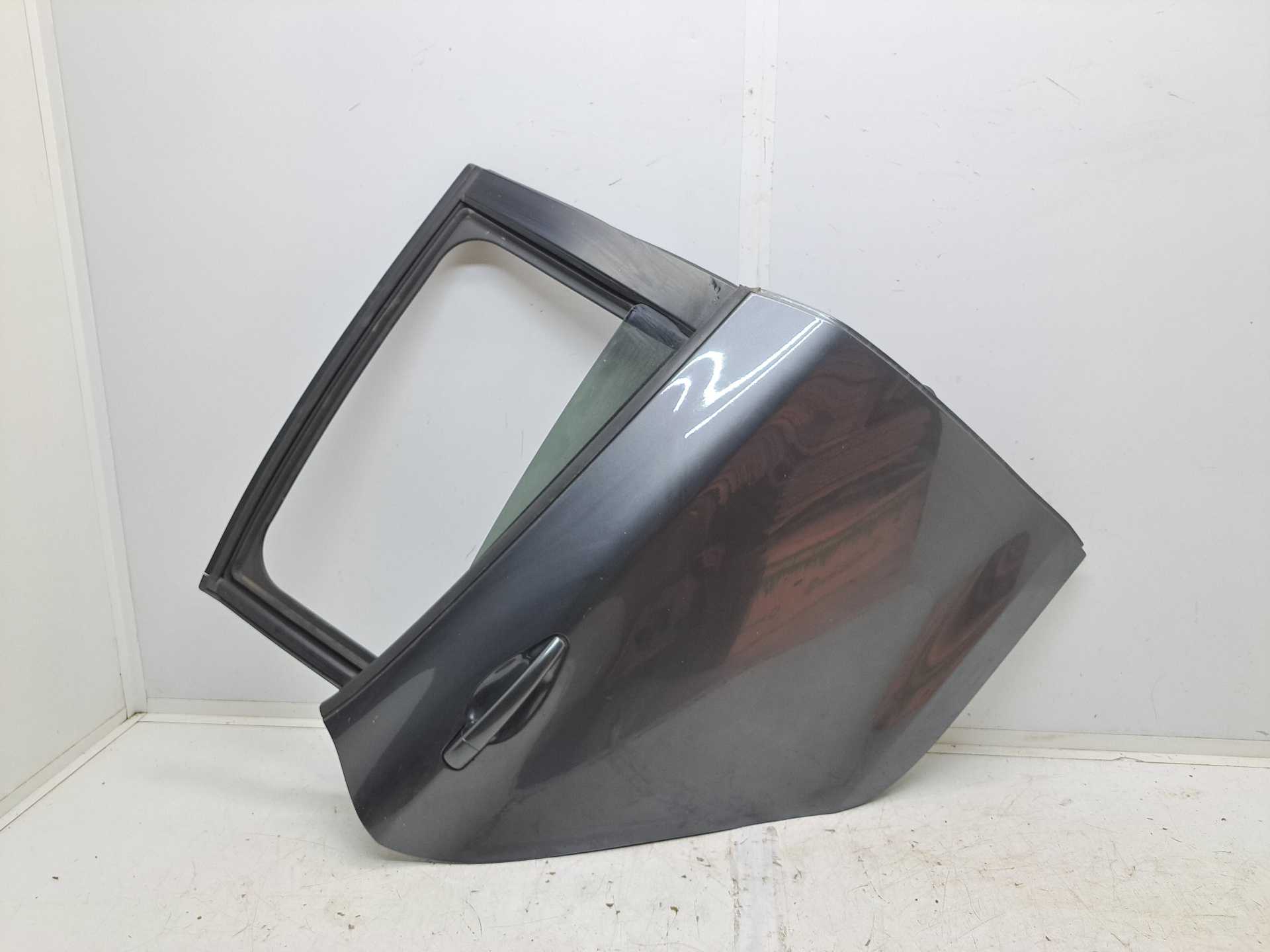 Recambio de puerta trasera derecha para peugeot 208 style referencia OEM IAM   