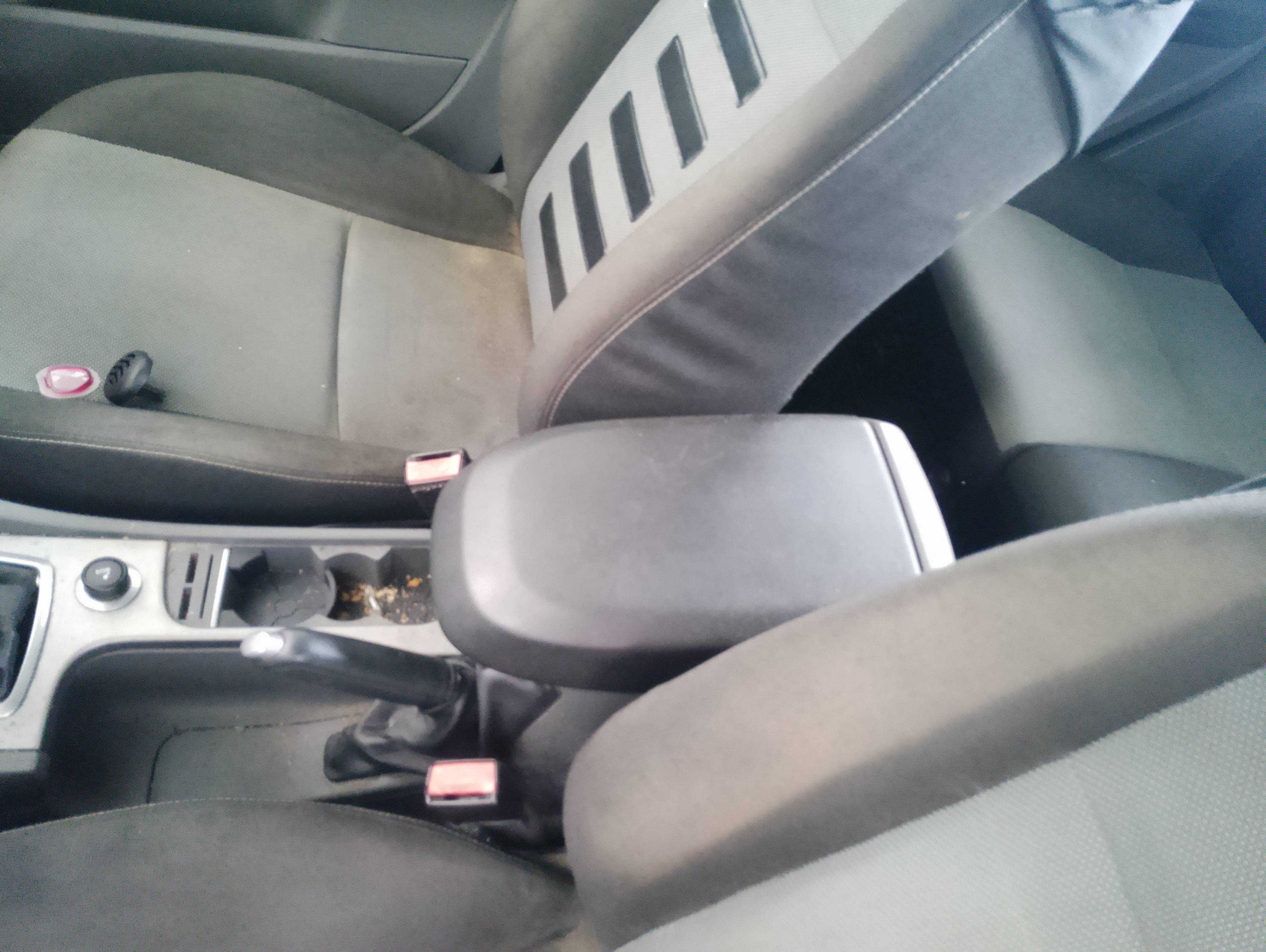 Recambio de apoyabrazos central para ford focus berlina (cap) ambiente (d) referencia OEM IAM   
