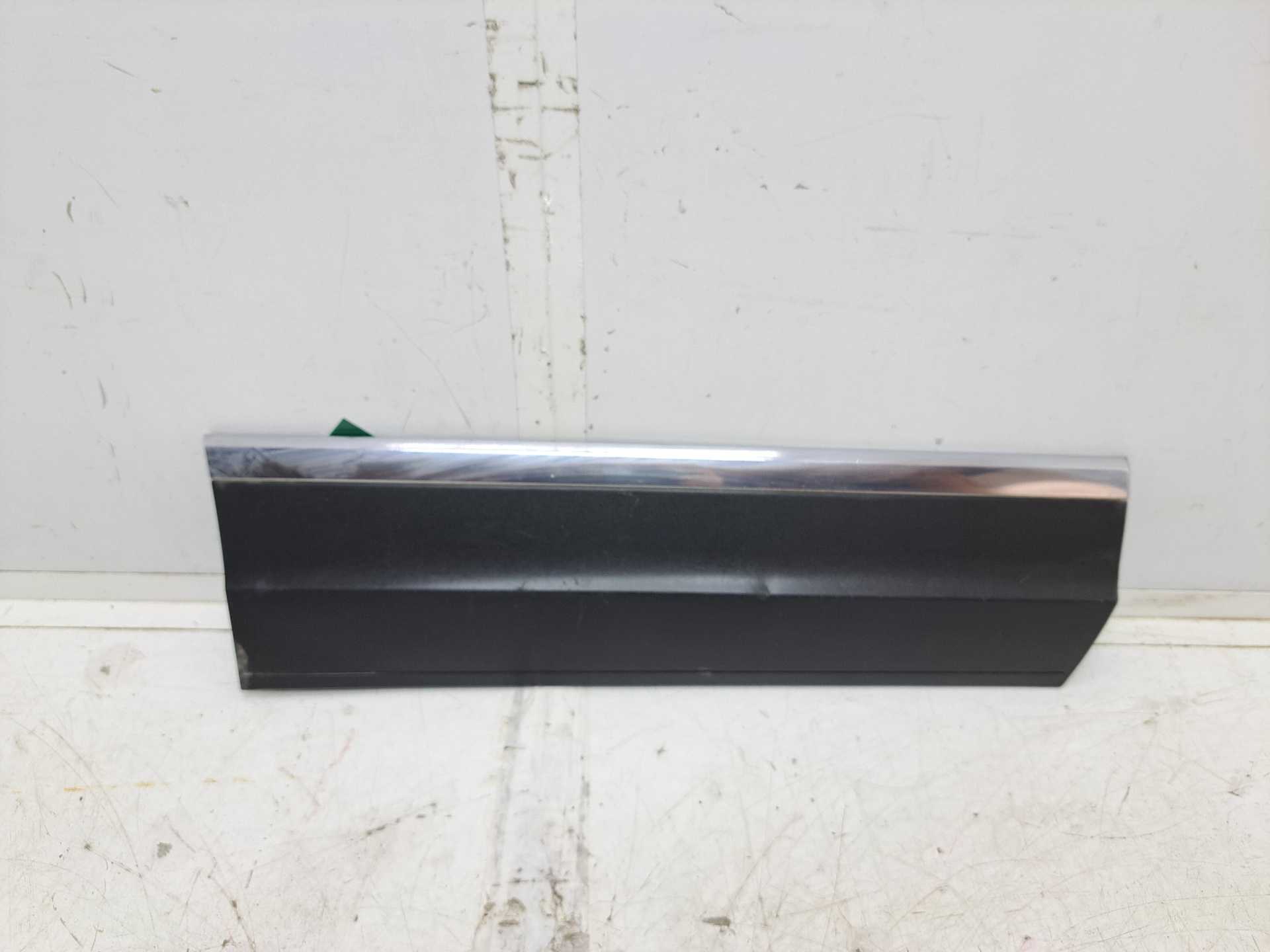 Recambio de moldura para volkswagen t-roc advance r-line referencia OEM IAM 2GA854950  