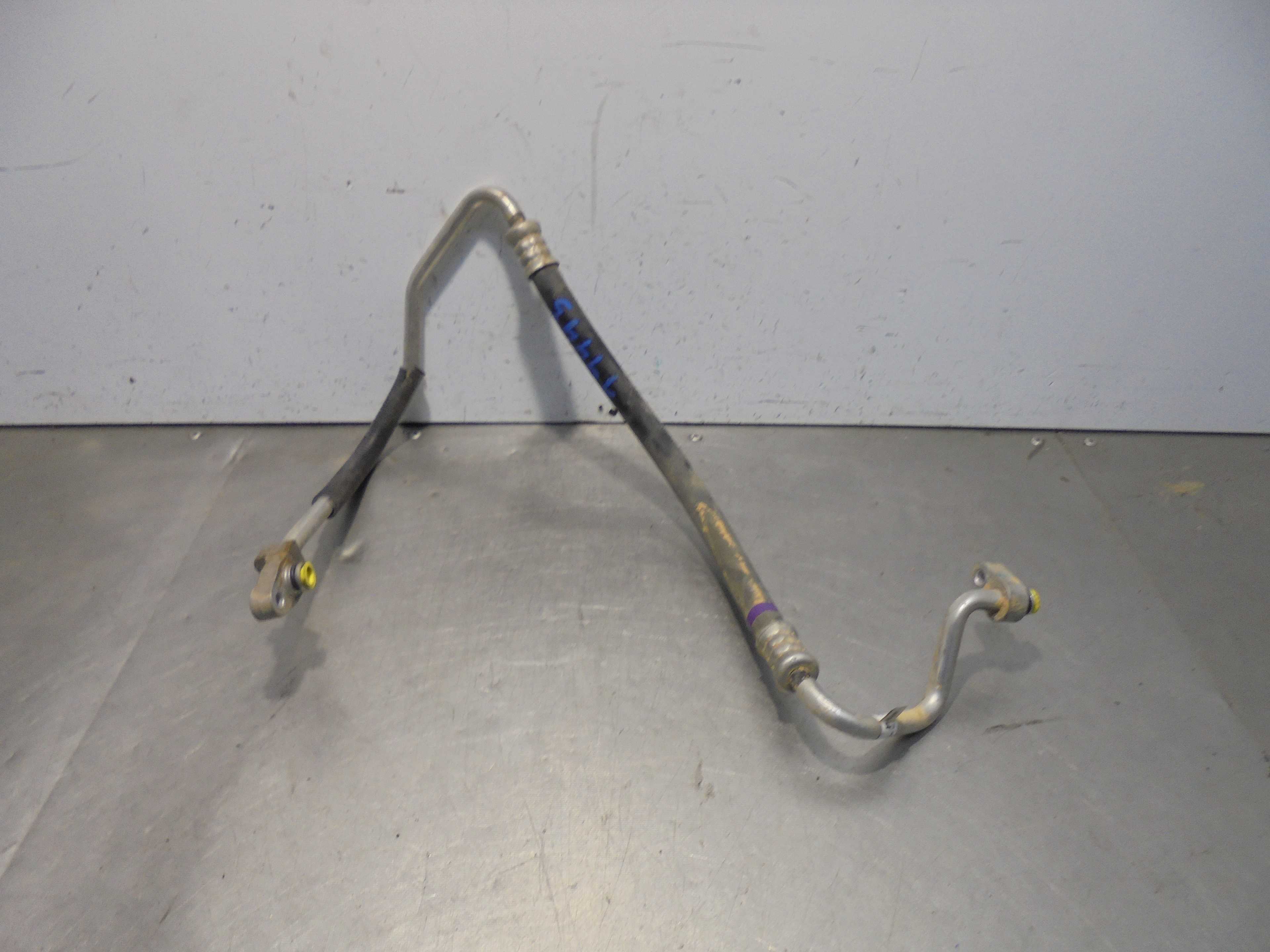 Recambio de tubos aire acondicionado para toyota auris active referencia OEM IAM 8870302810  