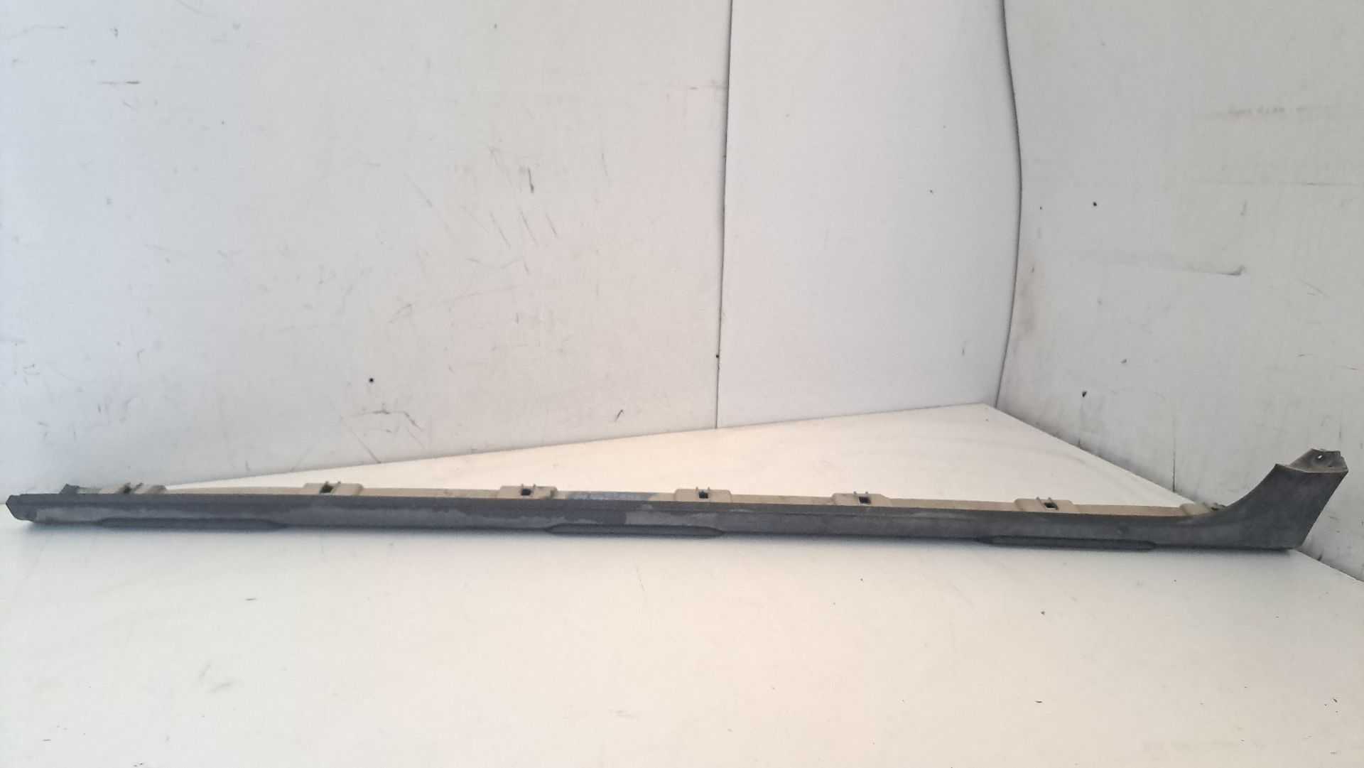 Recambio de faldon lateral para dacia sandero iii essential referencia OEM IAM 764197469r  