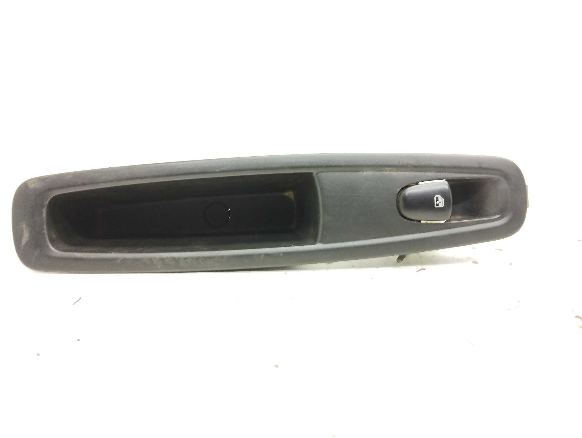 Recambio de mando elevalunas trasero derecho para renault kadjar bose edition referencia OEM IAM 829508687R 156088770 