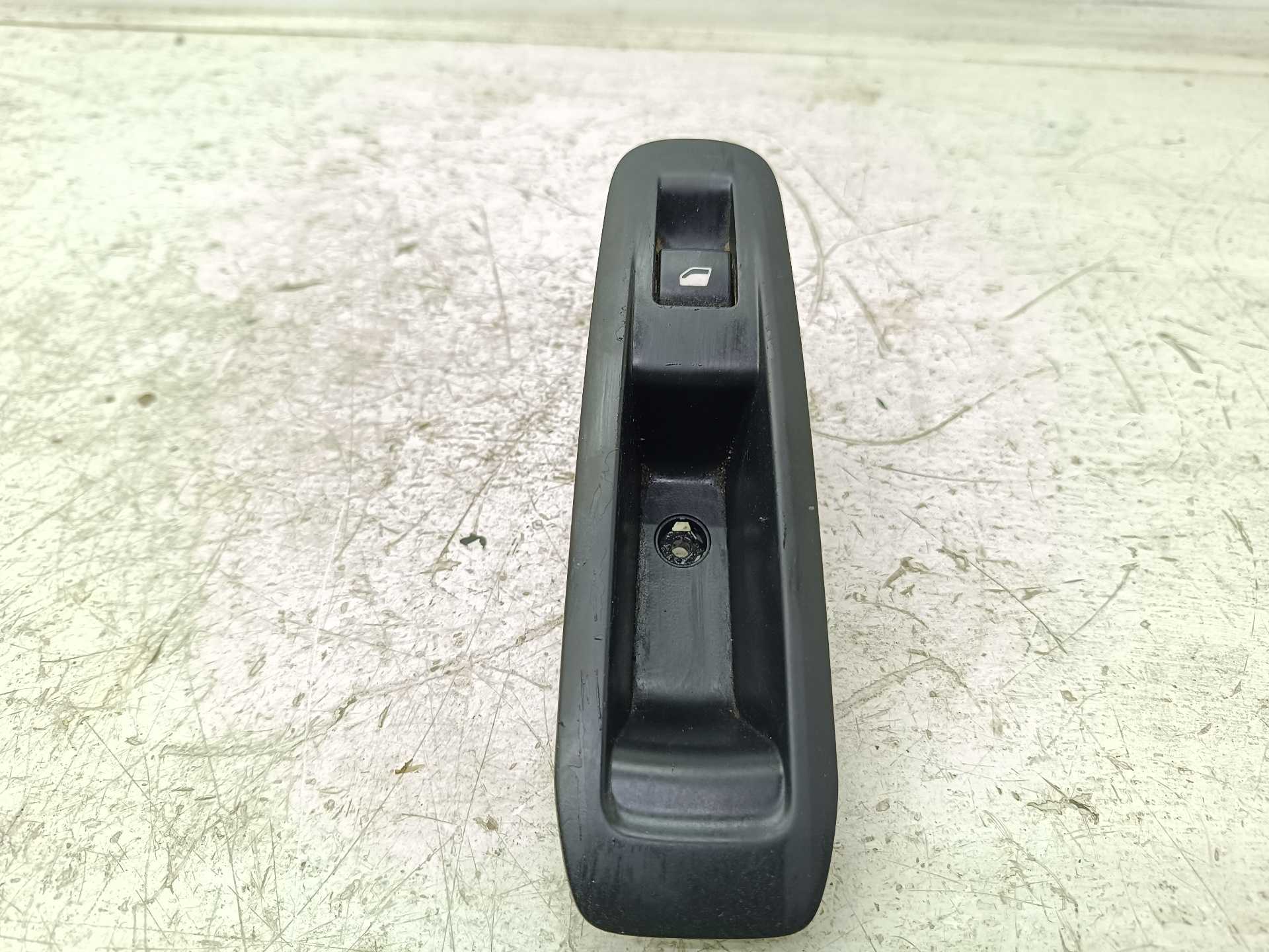 Recambio de mando elevalunas trasero derecho para peugeot 308 active referencia OEM IAM 96762292ZD  