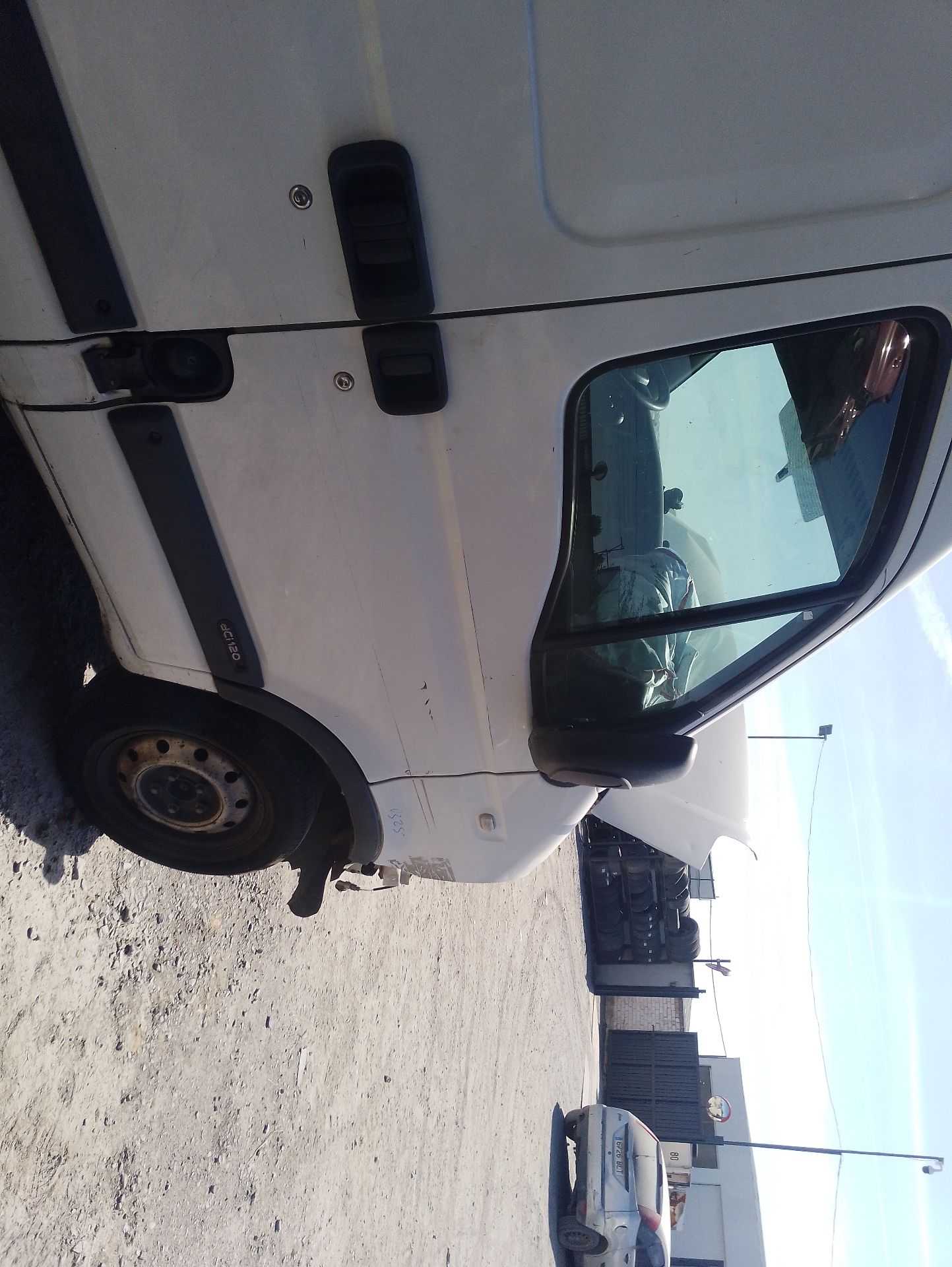 Recambio de puerta delantera derecha para renault master ii furgoneta (fd) 2.5 dci referencia OEM IAM 7751474637  