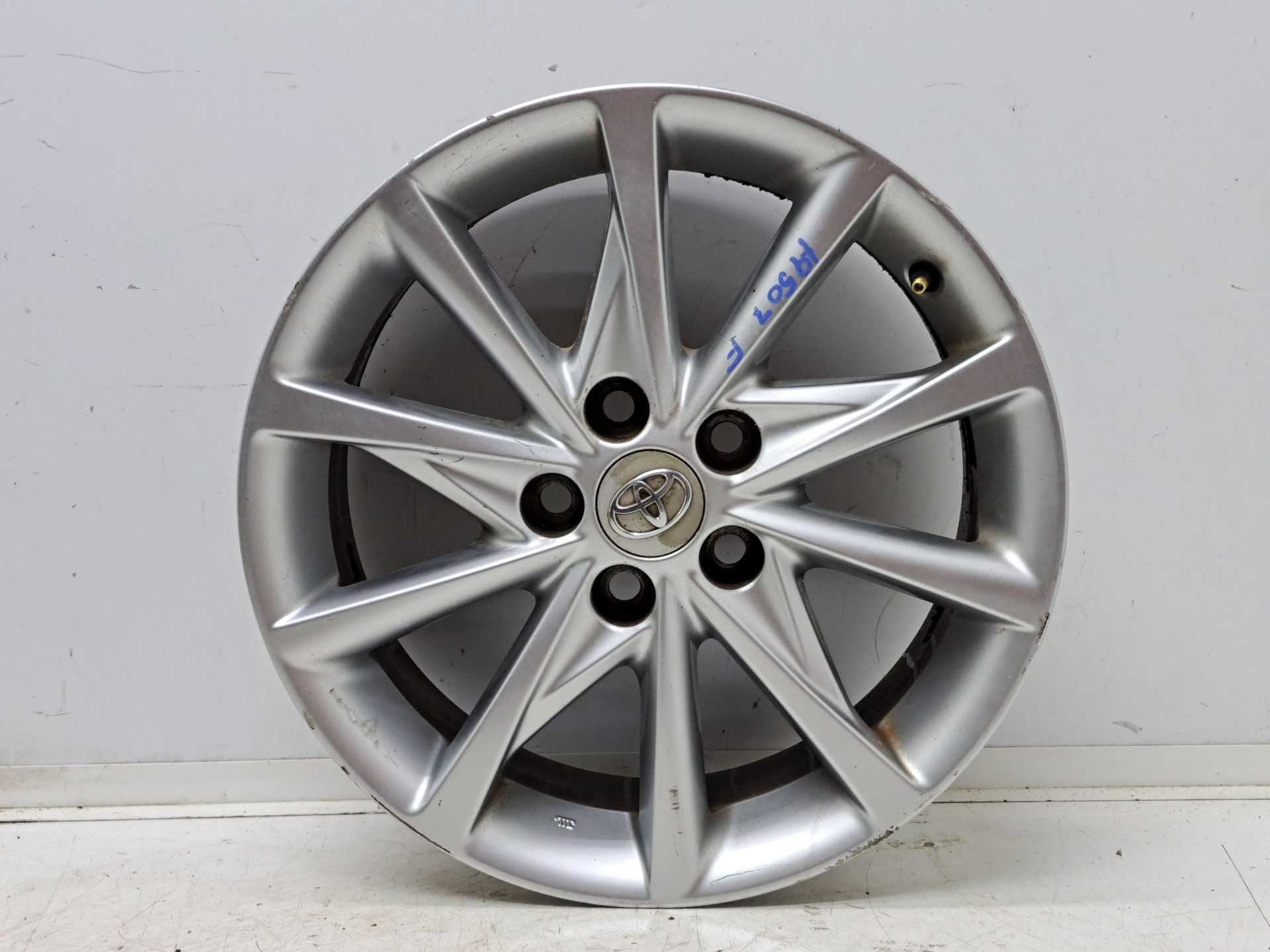 Recambio de llanta para toyota prius+ basis referencia OEM IAM R17  