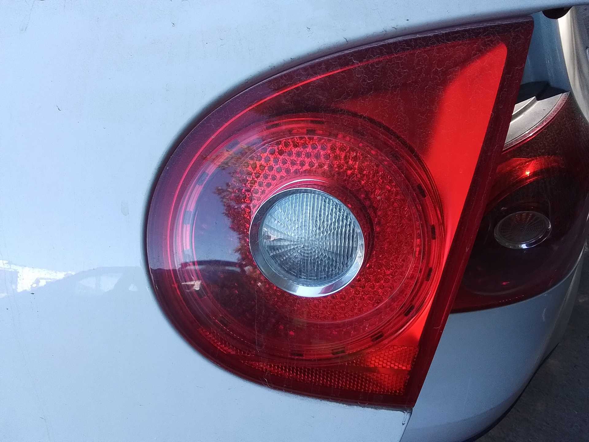 Recambio de piloto porton trasero derecho para volkswagen golf v berlina (1k1) gt referencia OEM IAM 1K6945094E  