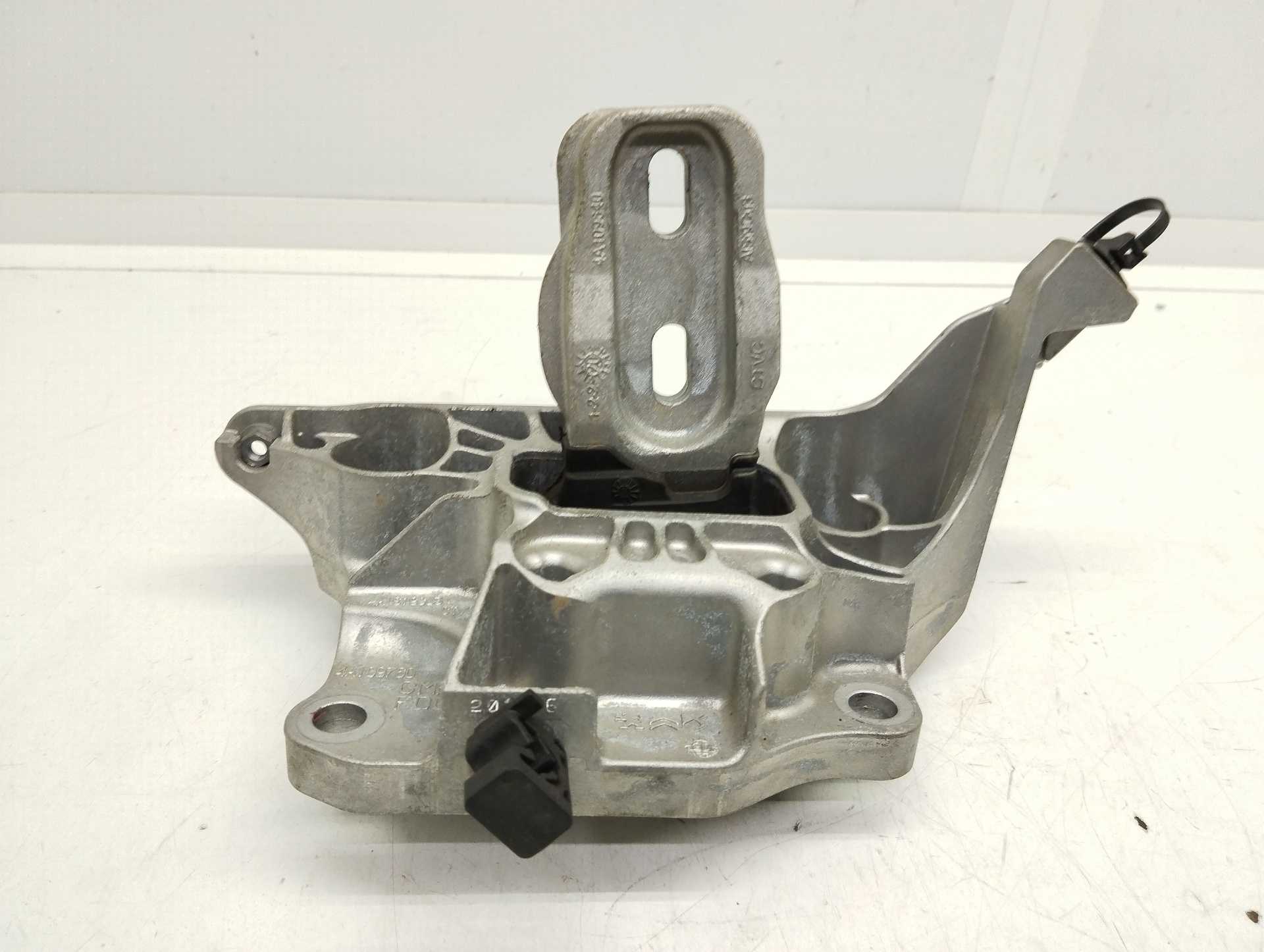 Recambio de soporte motor izquierdo para opel corsa f edition referencia OEM IAM 9824312980  