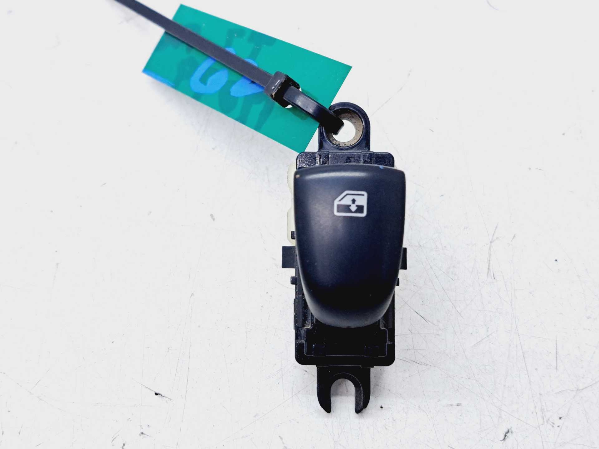 Recambio de mando elevalunas trasero izquierdo para renault kadjar bose edition referencia OEM IAM 829508687R  