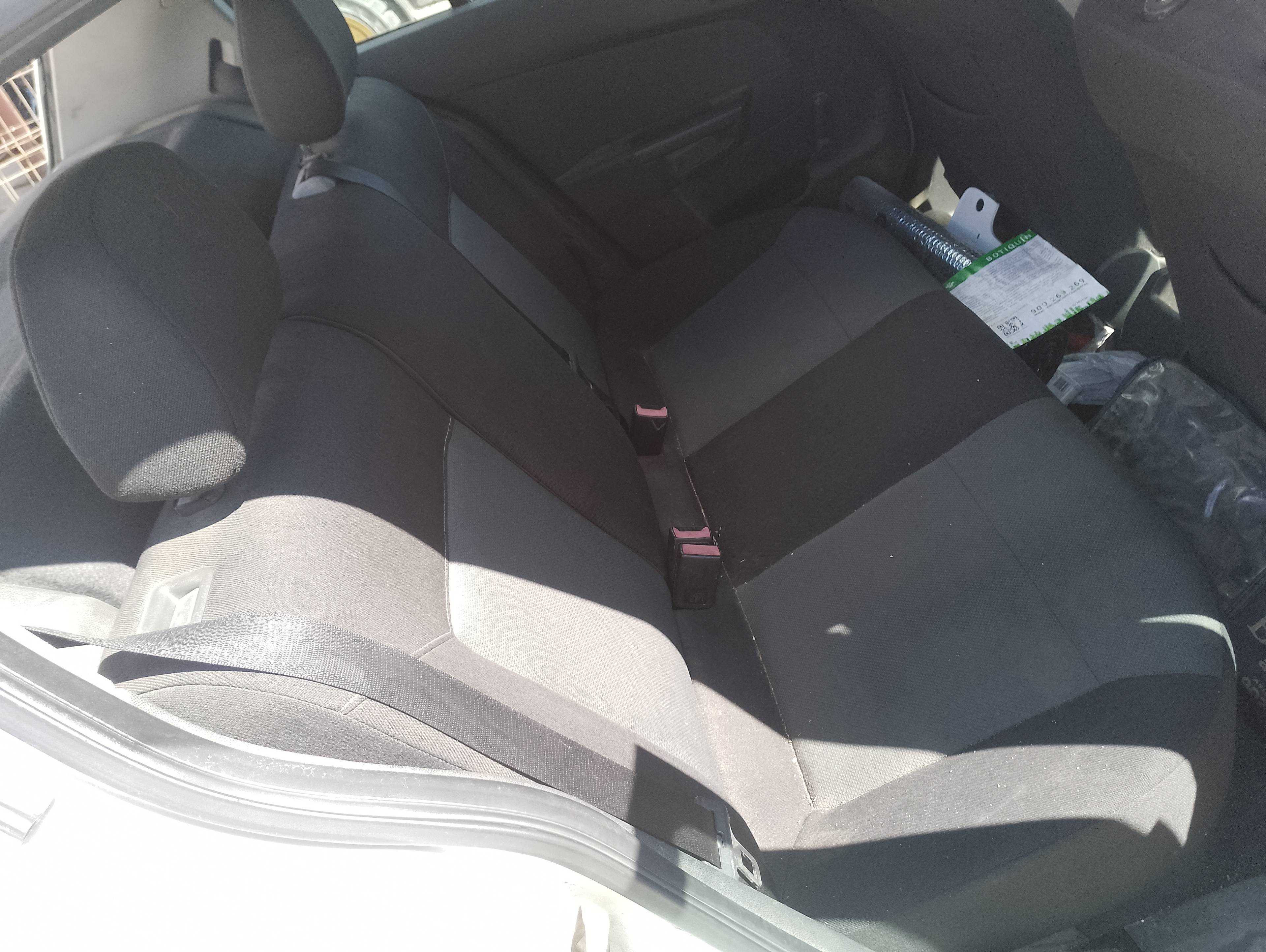 Recambio de asientos traseros para opel astra h berlina cosmo referencia OEM IAM   