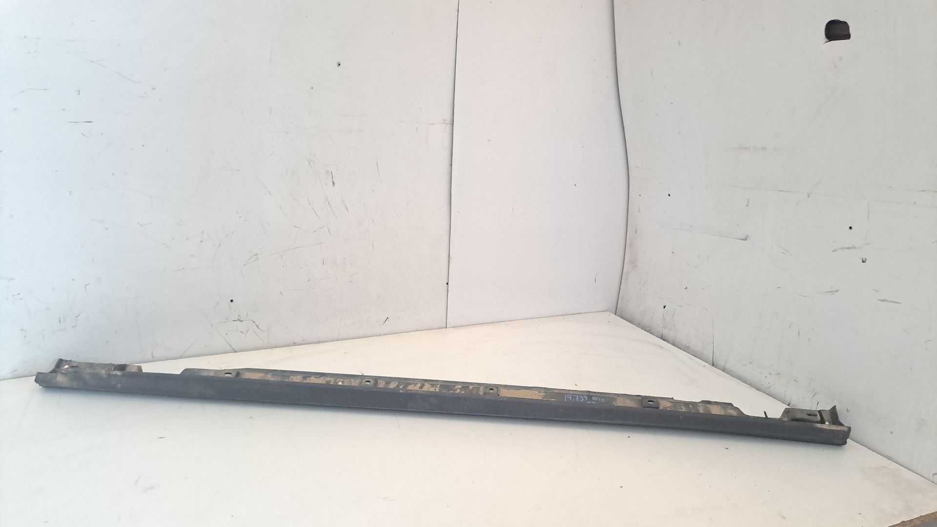 Recambio de faldon lateral para land rover range rover evoque (l551) 2.0 d150 mhev 4x4 referencia OEM IAM bj3210155ab  