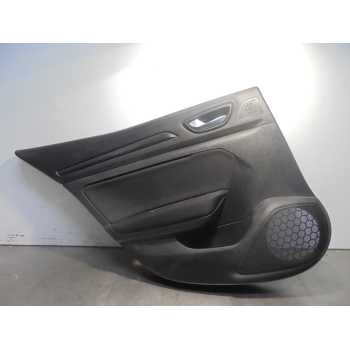 GUARNECIDO PUERTA TRASERA IZQUIERDA 829A13587R 