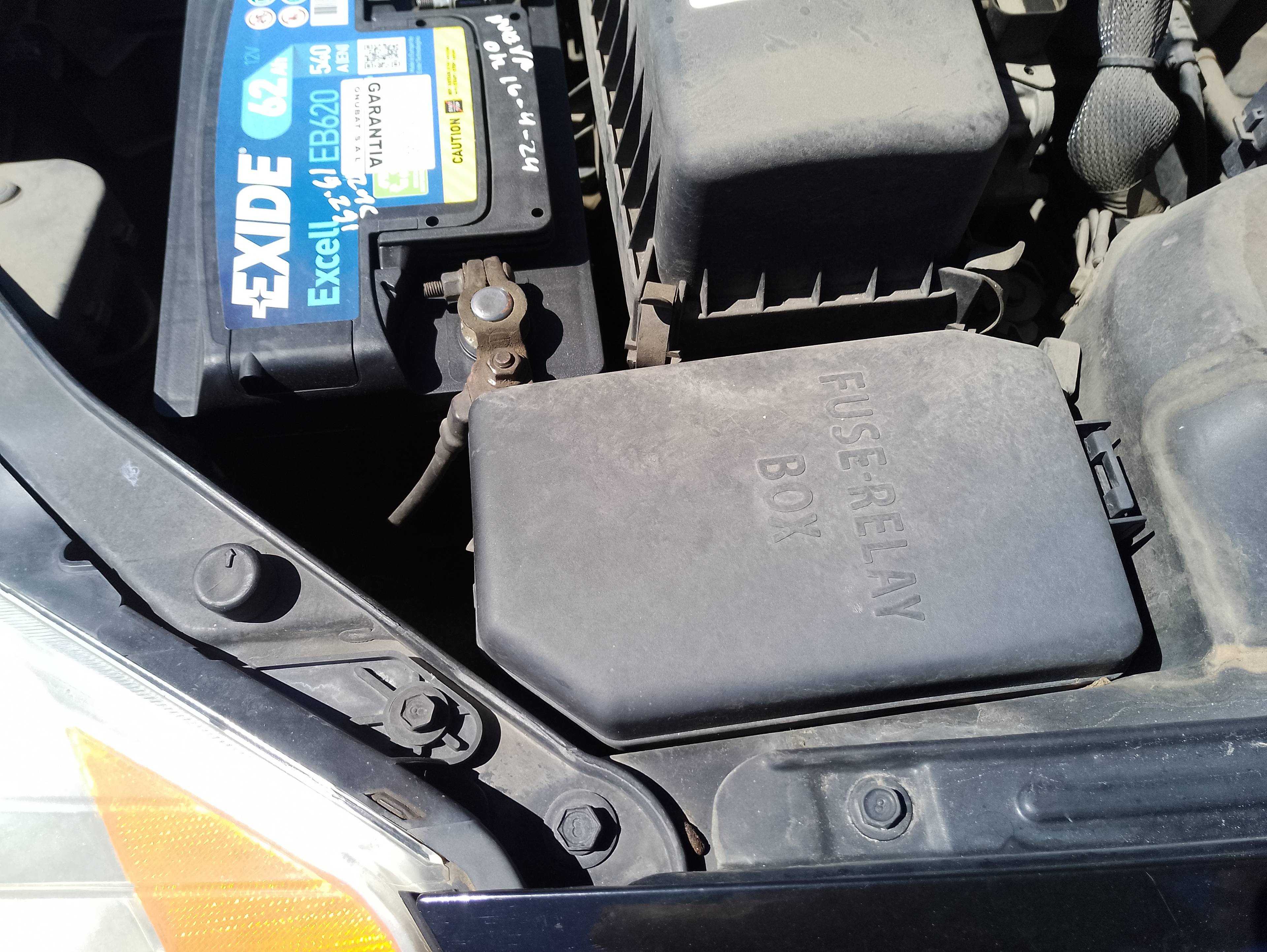 Recambio de caja reles / fusibles para hyundai accent (mc) gl referencia OEM IAM   