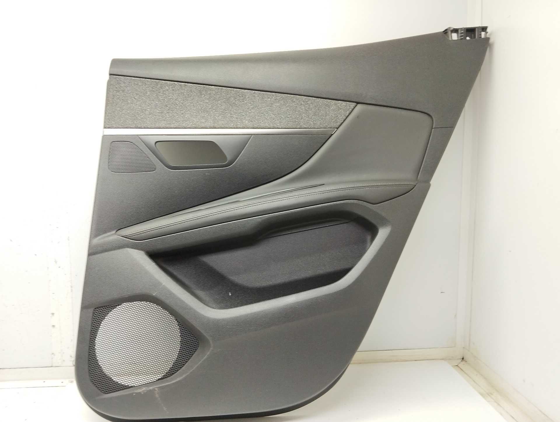 Recambio de guarnecido puerta trasera derecha para peugeot 3008 active referencia OEM IAM 9810516277  