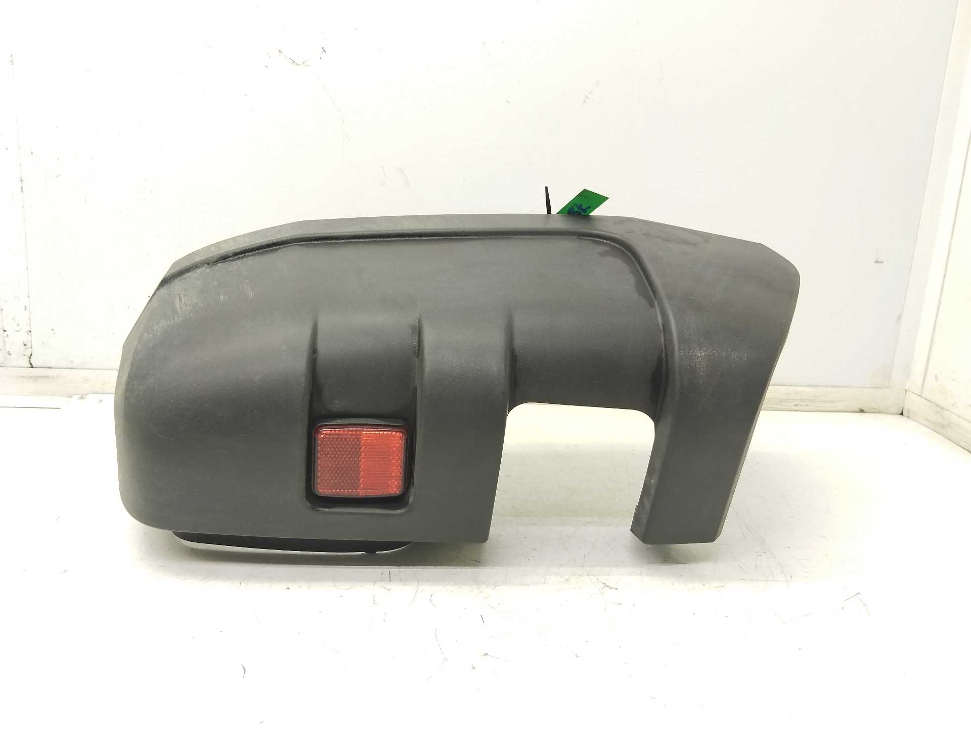 Recambio de moldura para iveco 35s12 referencia OEM IAM 5801529830  