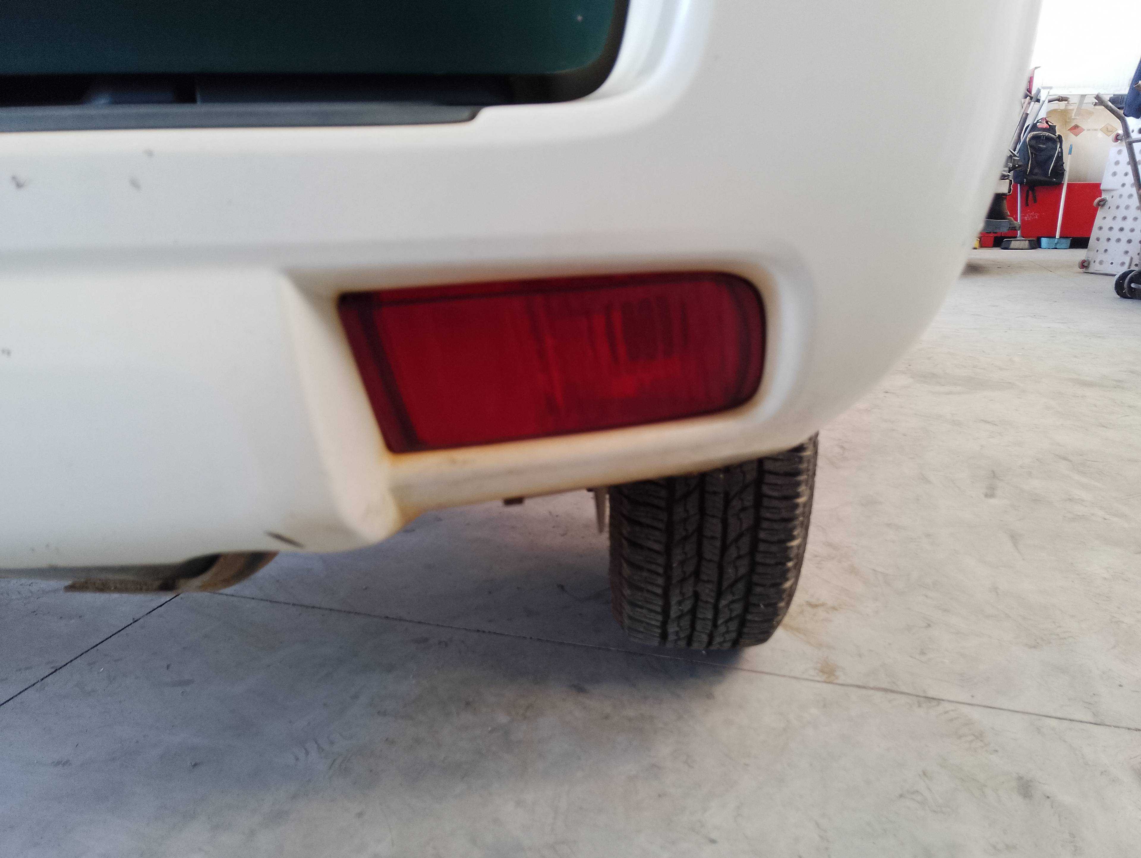 Recambio de faro antiniebla trasero derecho para toyota land cruiser (j15) referencia OEM IAM   