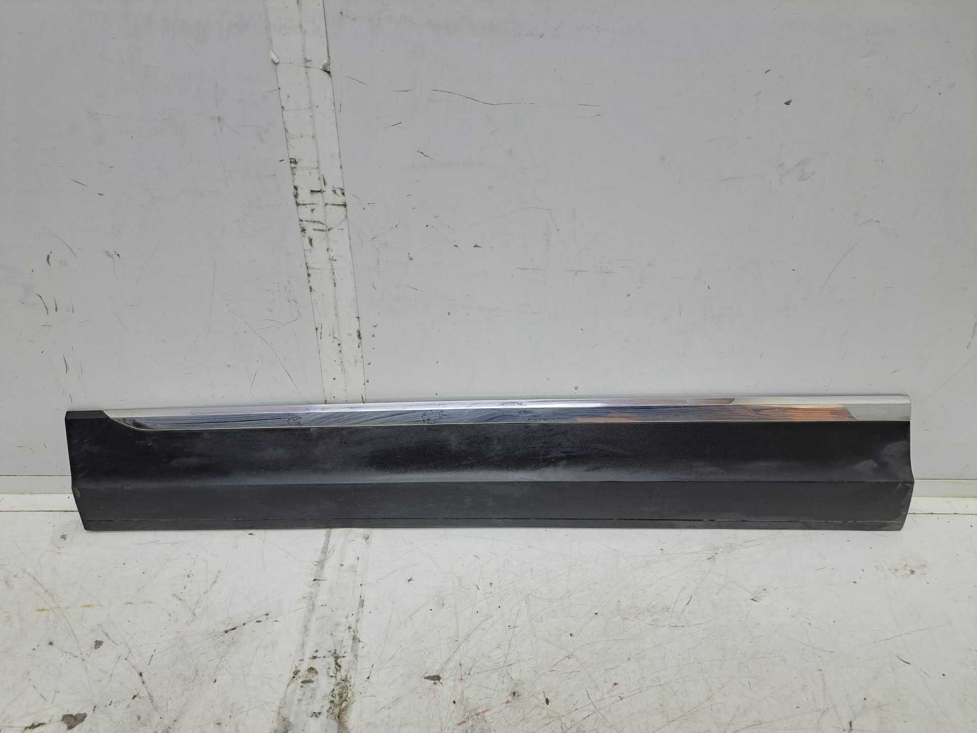 Recambio de moldura para volkswagen t-roc advance r-line referencia OEM IAM 2GA854939  