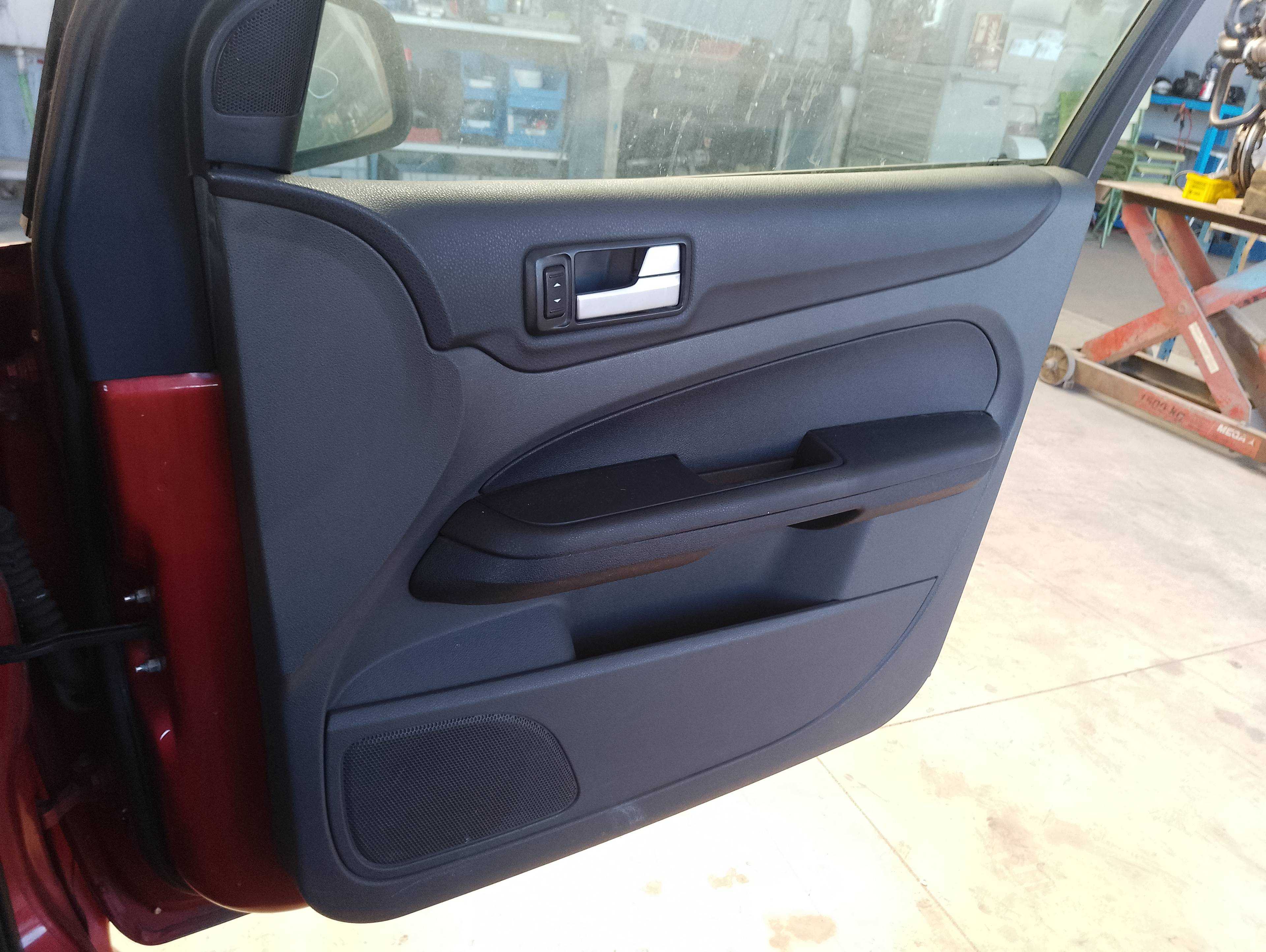 Recambio de guarnecido puerta delantera derecha para ford focus berlina (cap) ambiente (d) referencia OEM IAM   