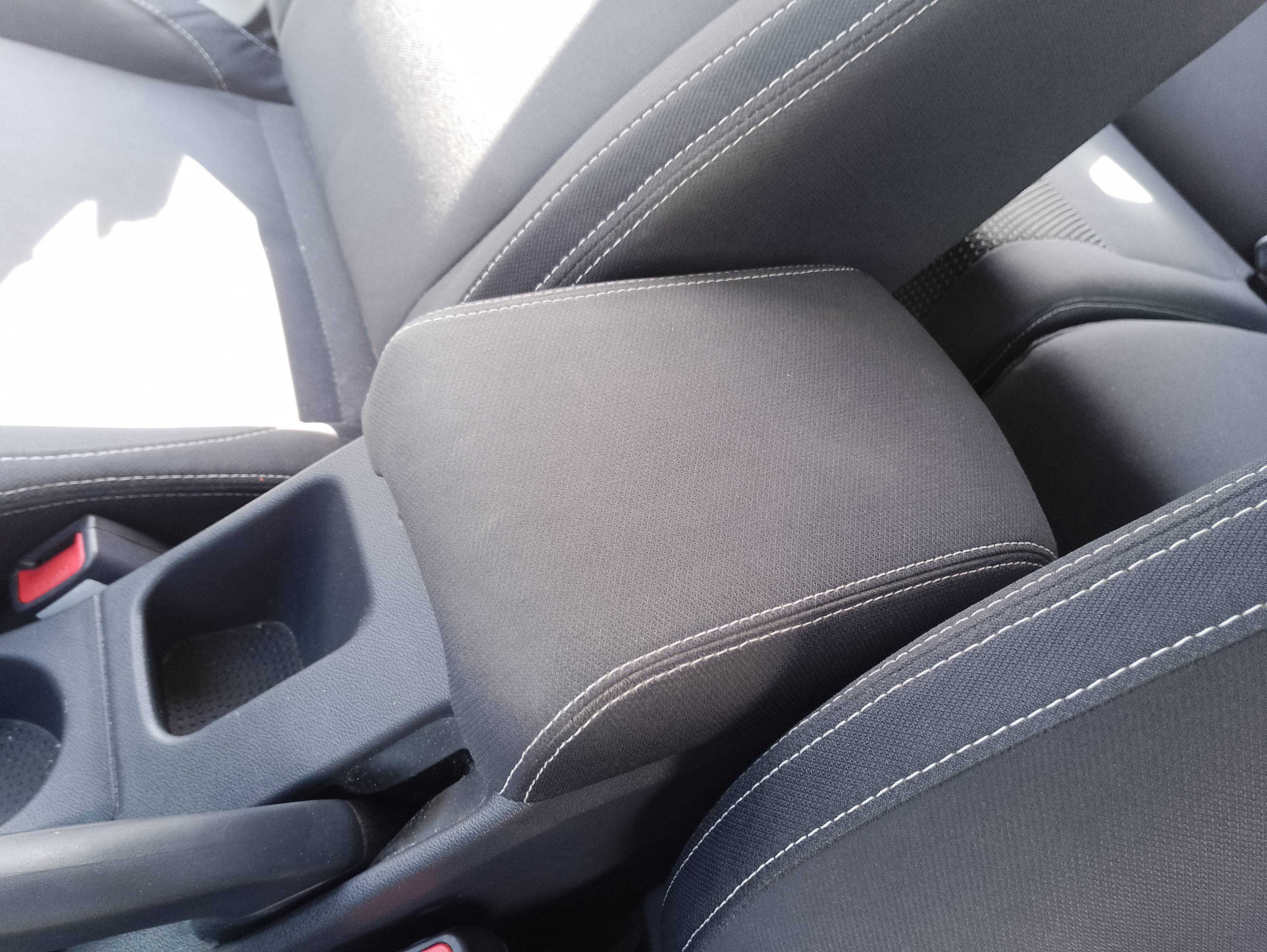 Recambio de apoyabrazos central para renault koleos bose edition referencia OEM IAM   
